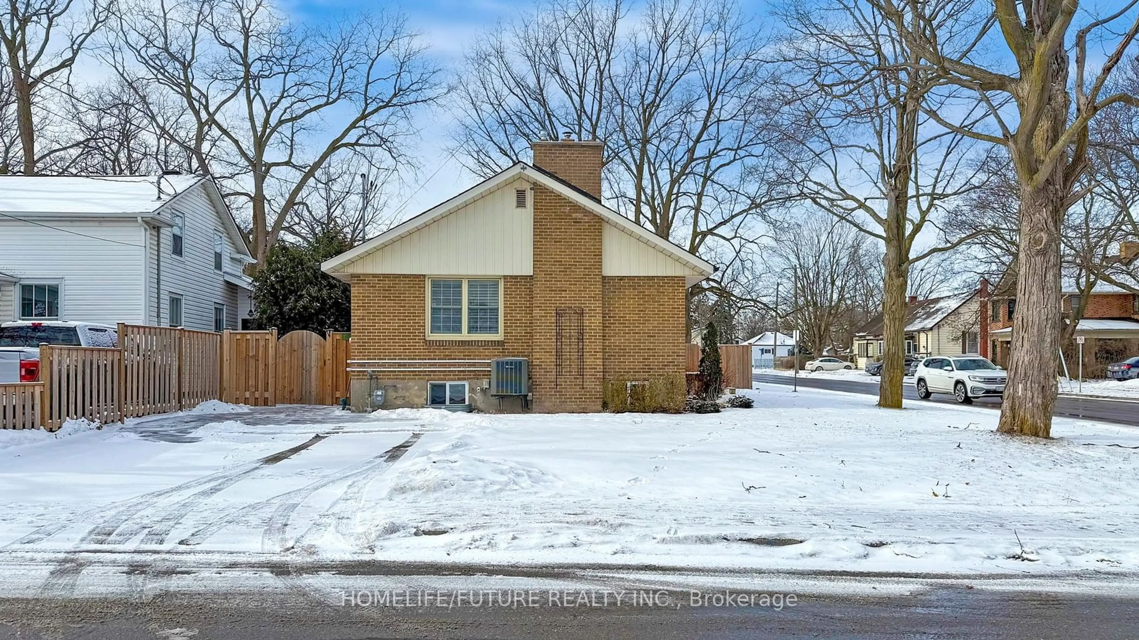 Home with brick exterior material, street for 301 Mary St, Whitby Ontario L1N 2R7