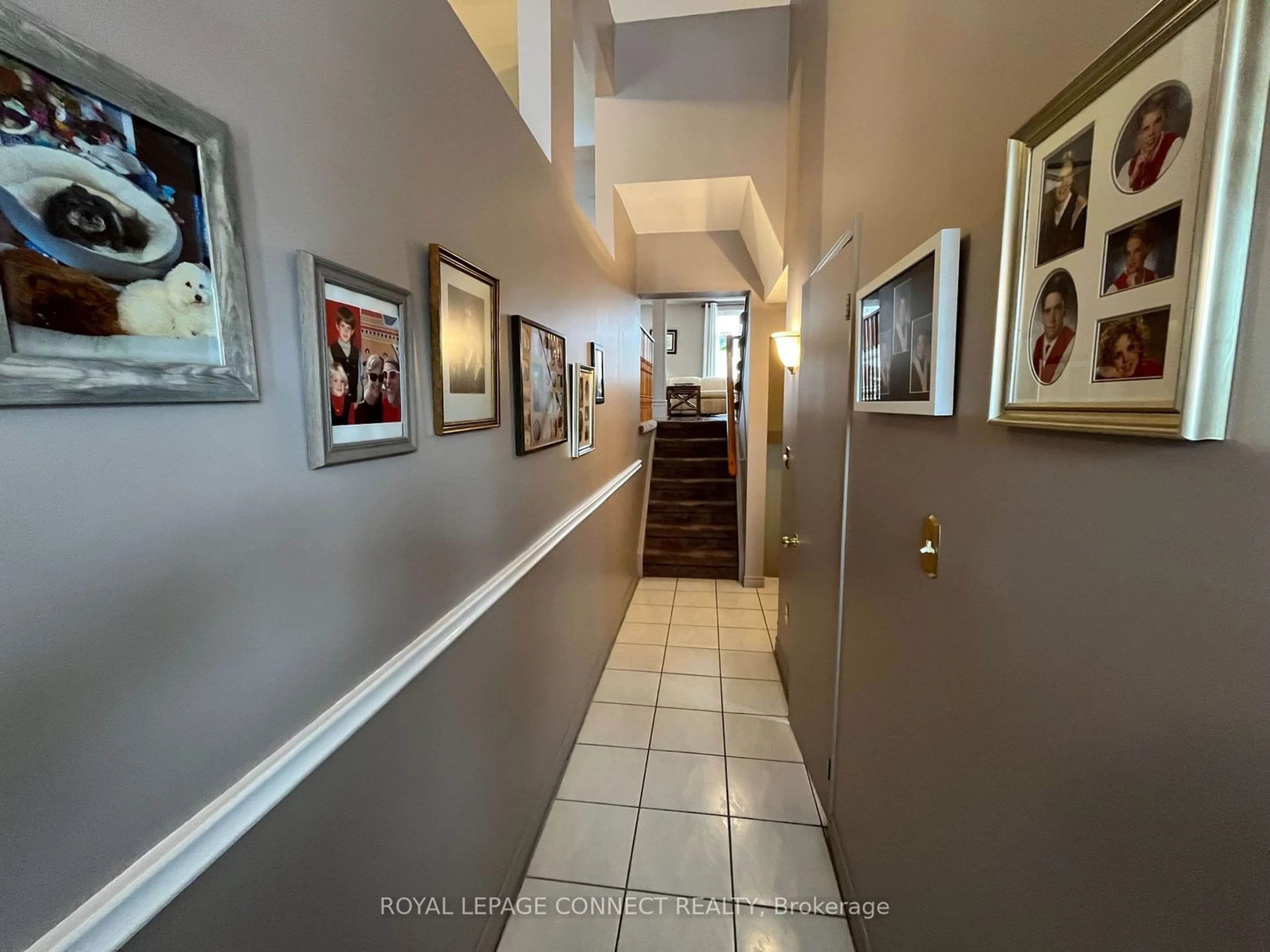 Indoor foyer for 55 Alexis Way, Whitby Ontario L1R 2N9