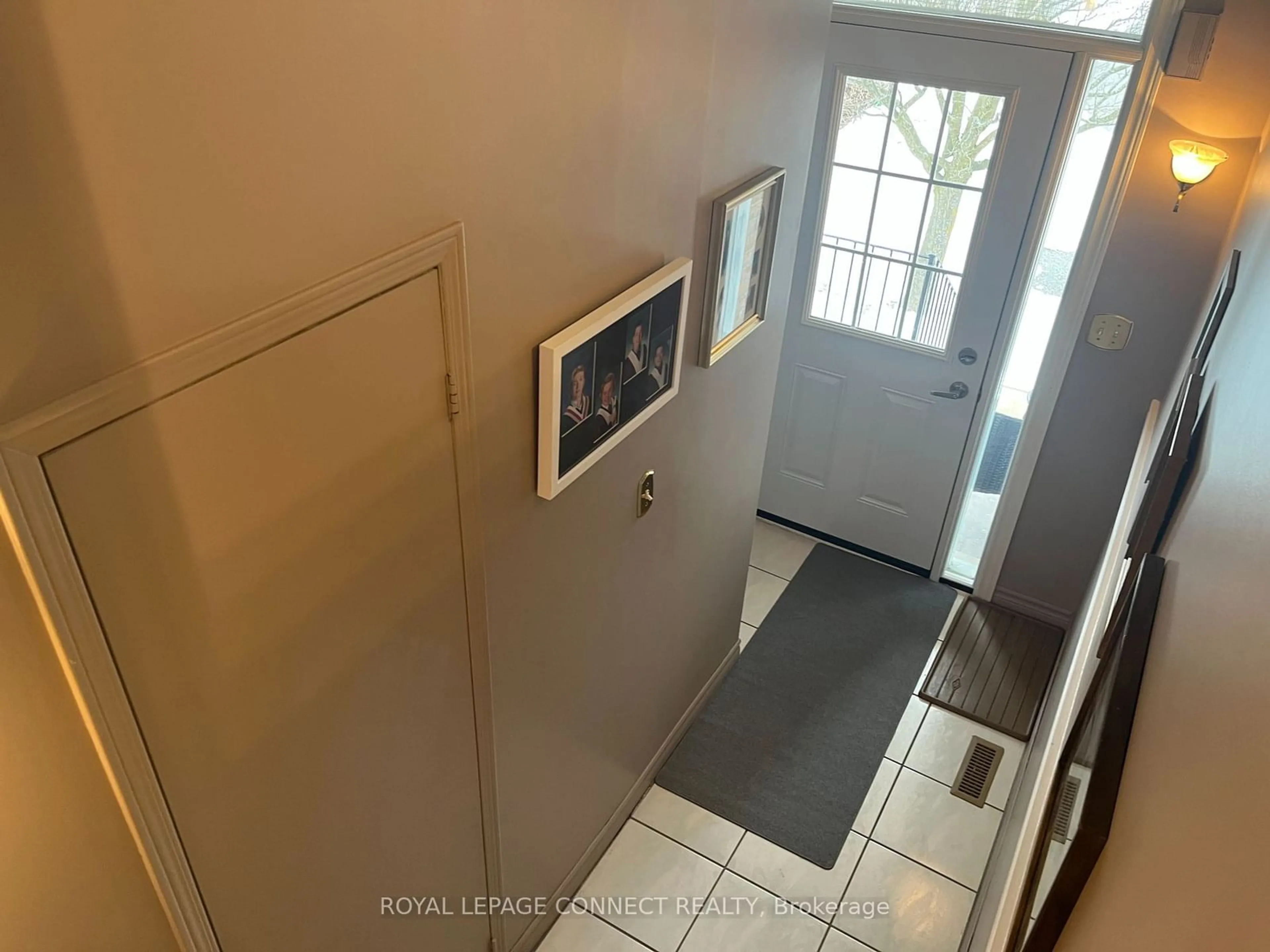 Indoor entryway for 55 Alexis Way, Whitby Ontario L1R 2N9