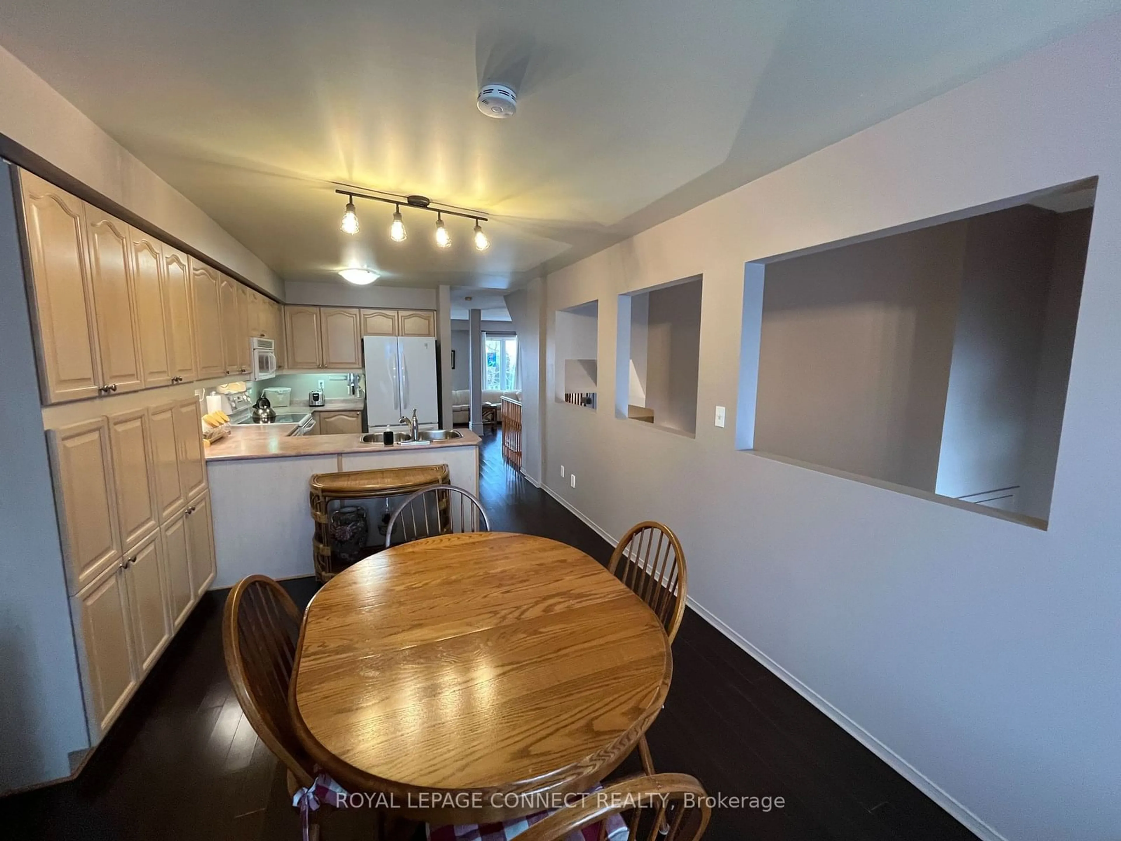 Standard kitchen, wood/laminate floor for 55 Alexis Way, Whitby Ontario L1R 2N9