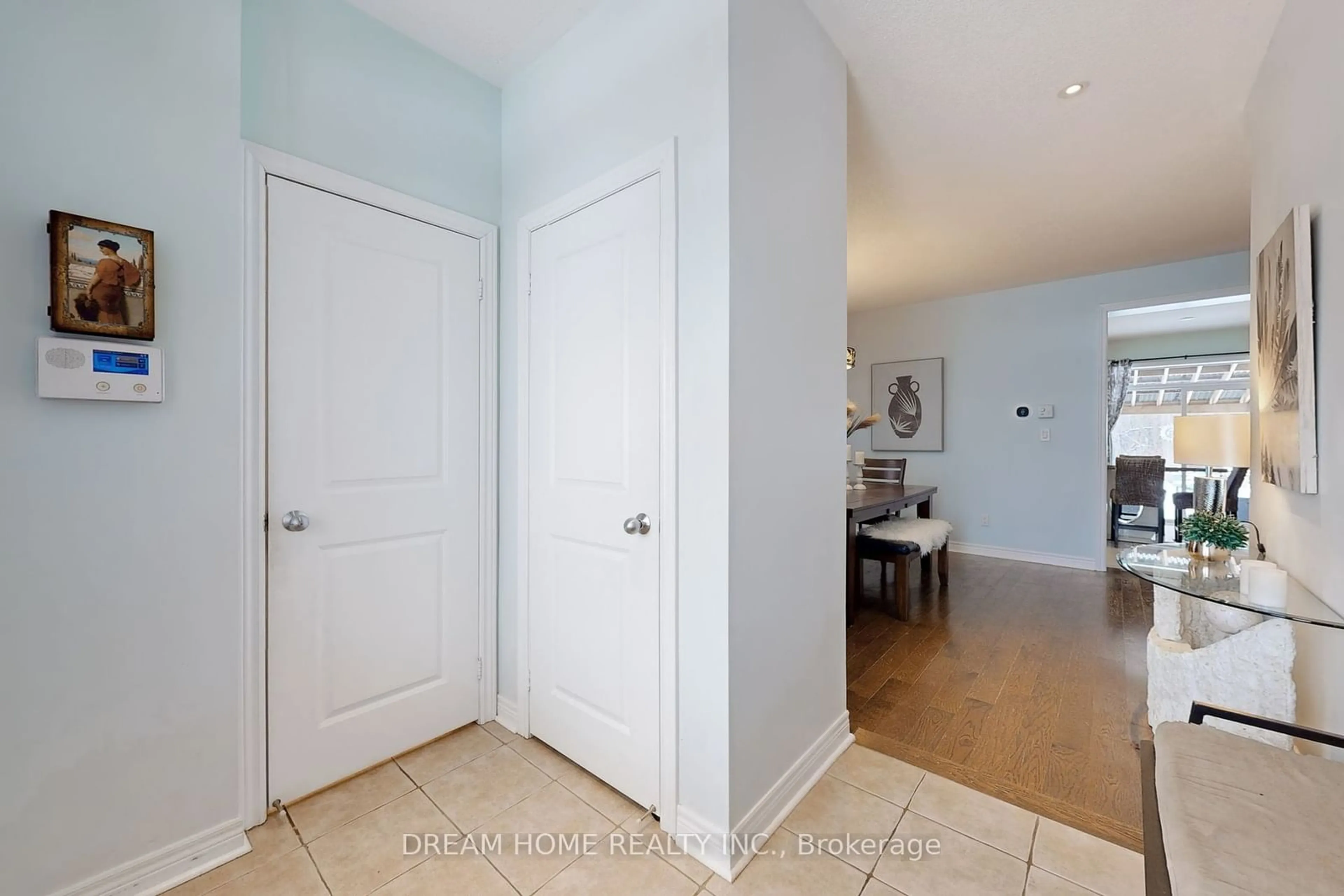 Indoor entryway for 63 Murray Tabb St, Clarington Ontario L1C 0P8