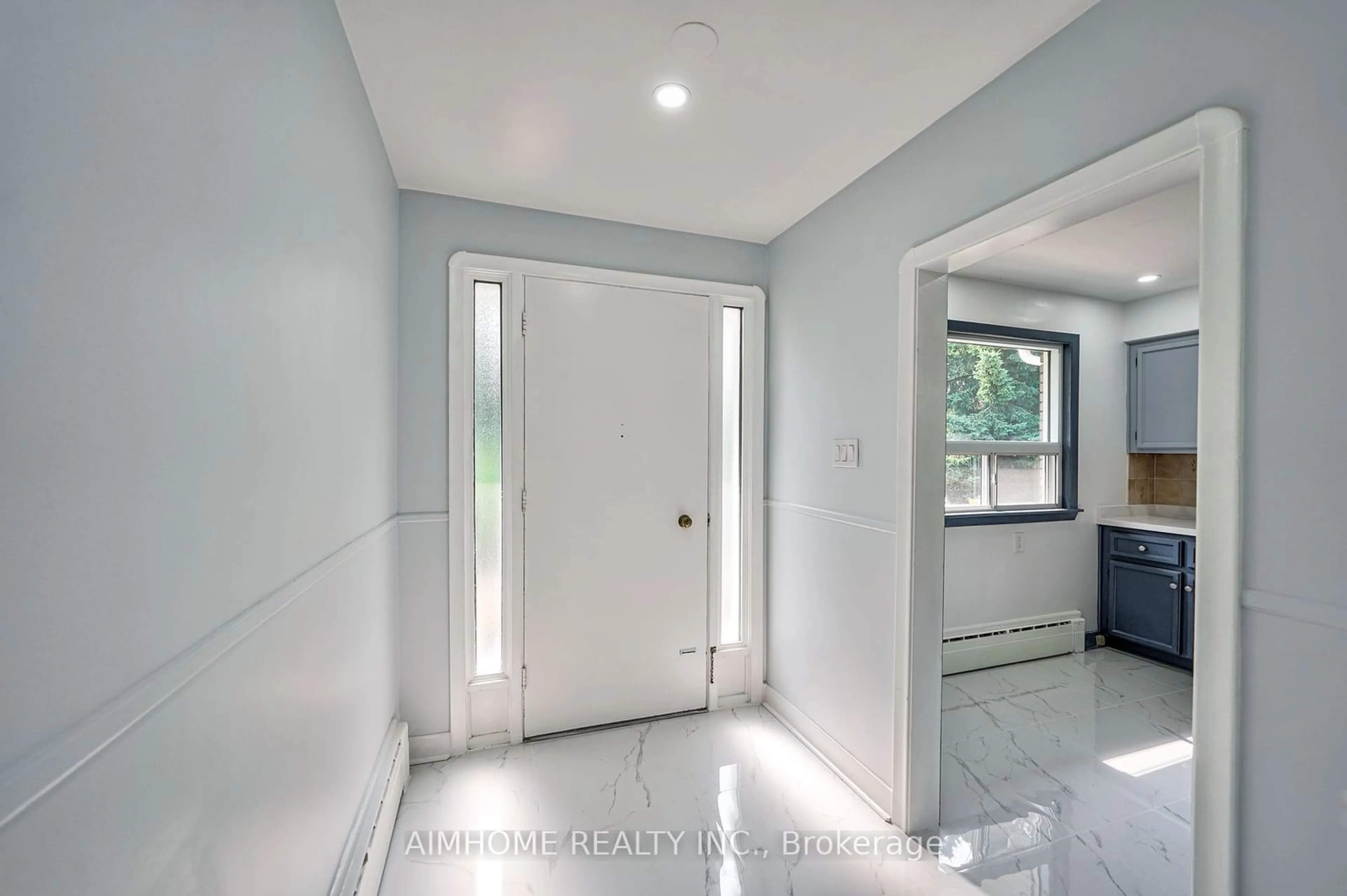 Indoor entryway for 193 Scarboro Cres, Toronto Ontario M1M 2J6