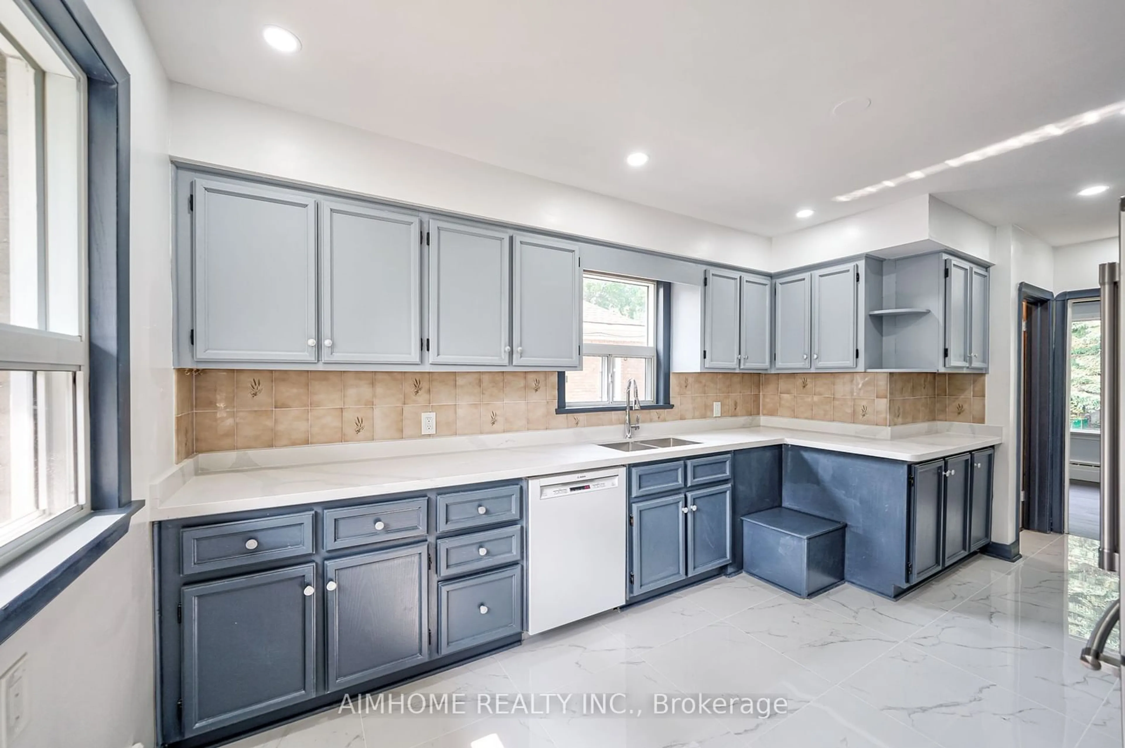 Open concept kitchen, ceramic/tile floor for 193 Scarboro Cres, Toronto Ontario M1M 2J6