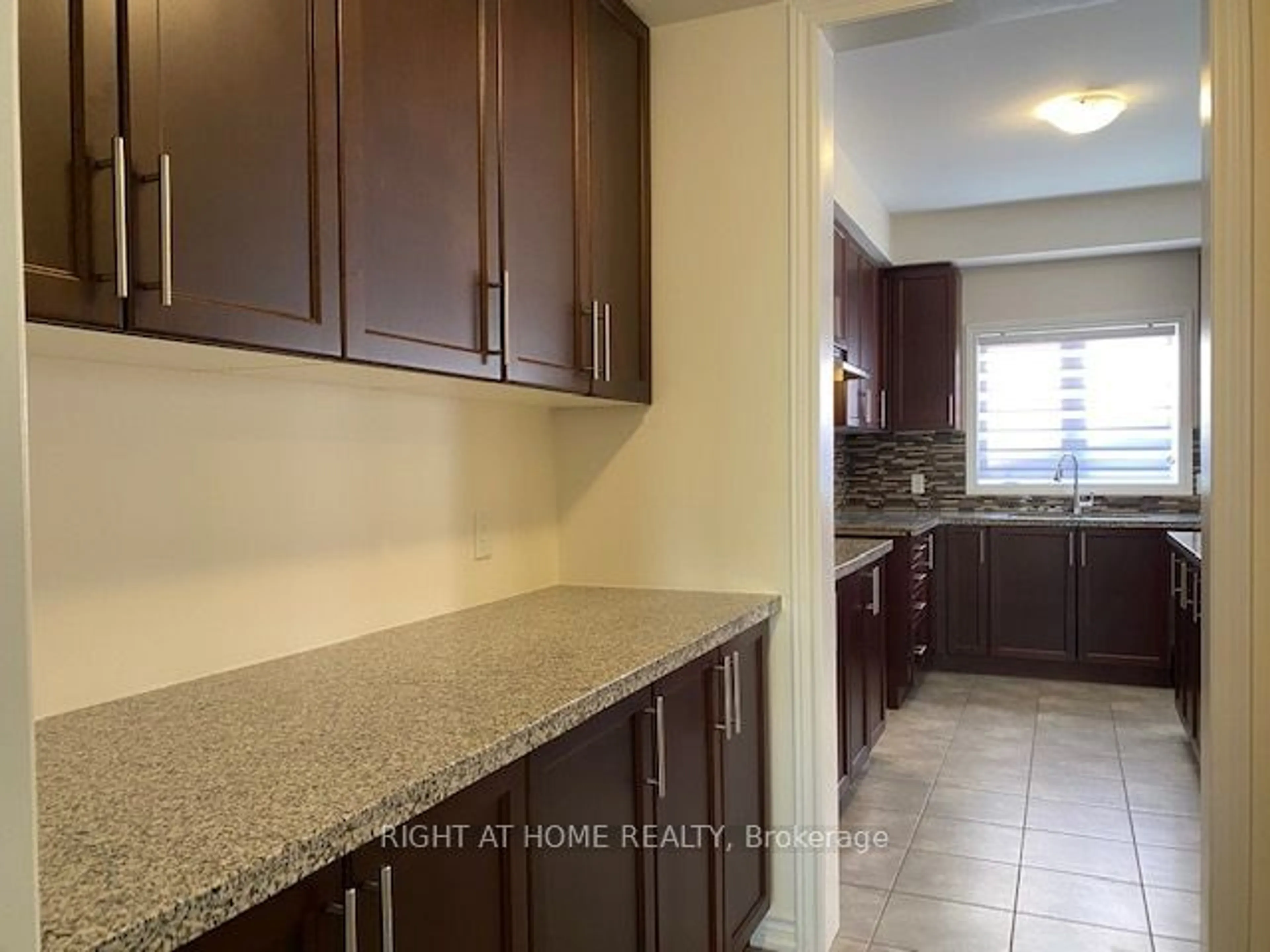 Standard kitchen, ceramic/tile floor for 42 ARTHUR MCLAUGHLIN St, Clarington Ontario L1C 3K2