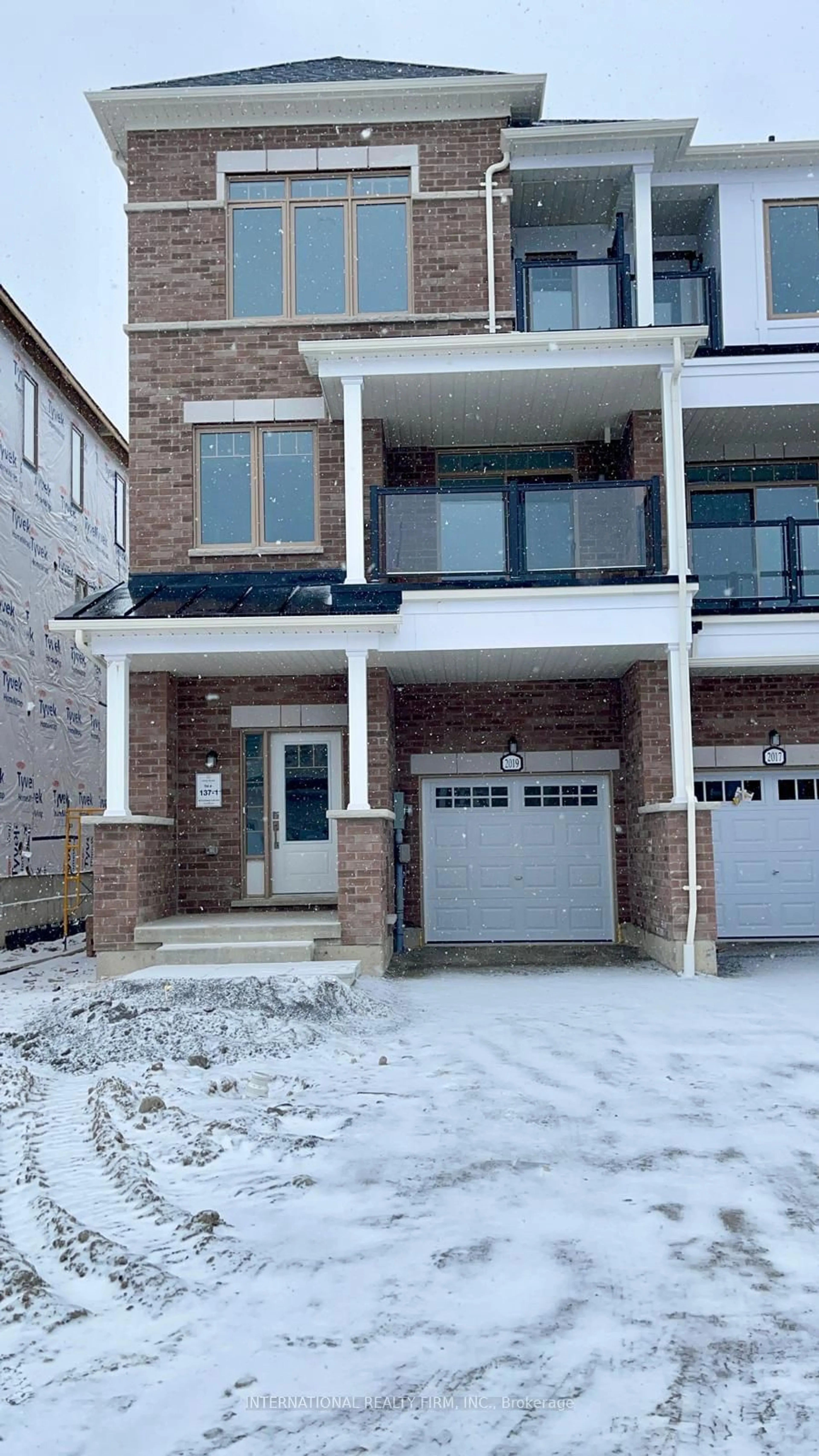 Home with brick exterior material, street for 2635 William Jackson Dr #503, Pickering Ontario L1X 0L3