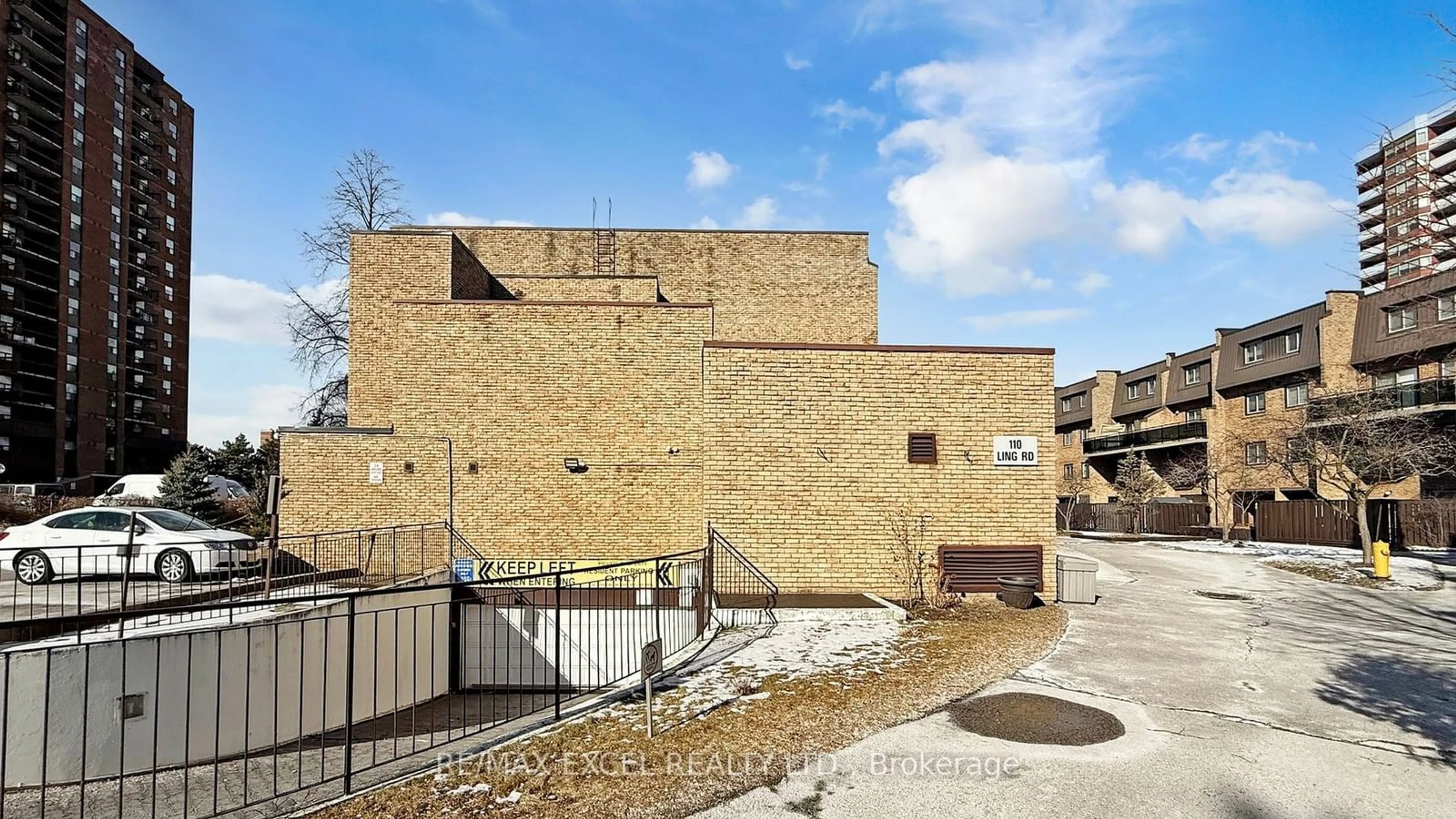 Home with brick exterior material, building for 110 Ling Rd #17, Toronto Ontario M1E 4V9