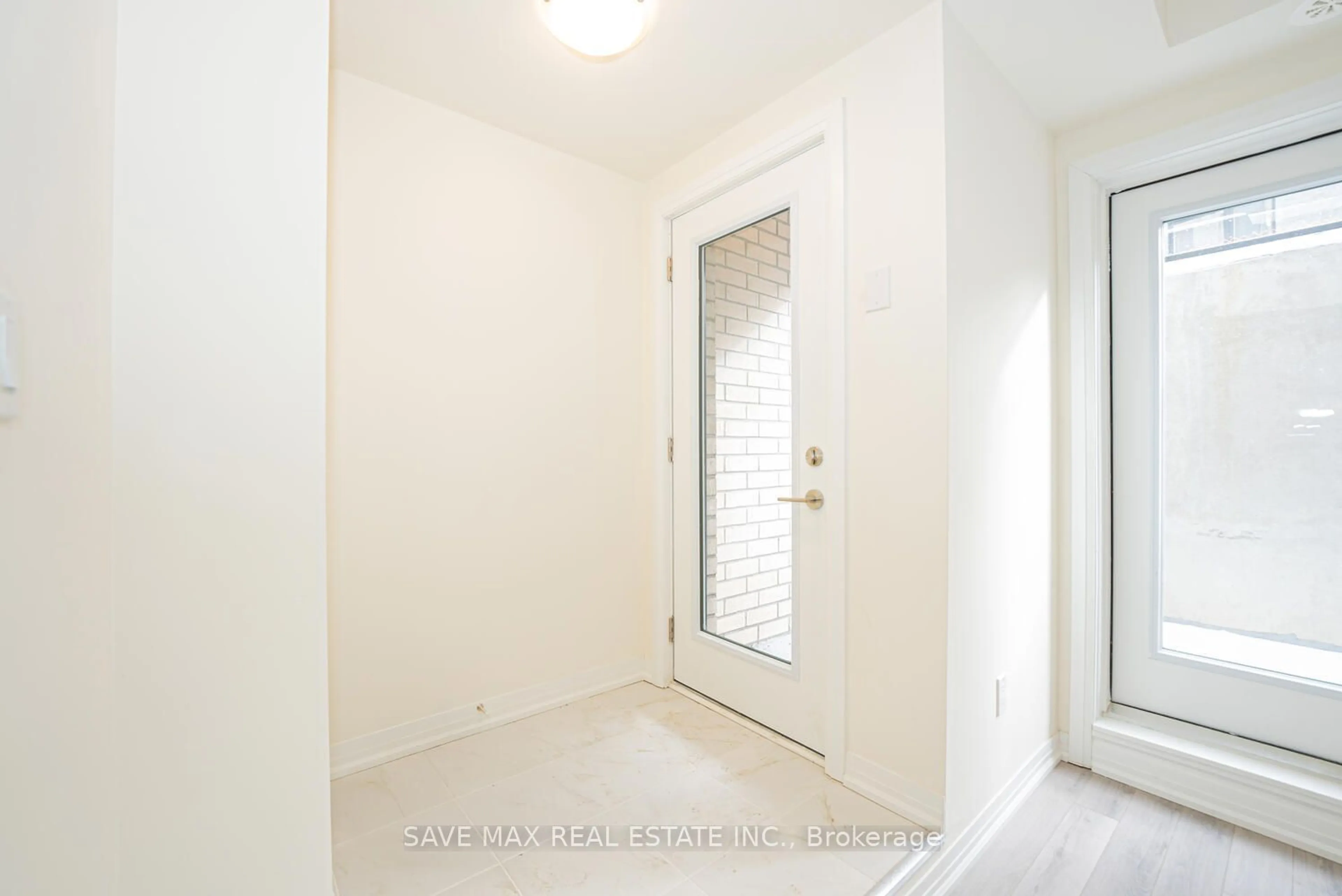 Indoor entryway for 25 Priya Lane #unit# 9, Toronto Ontario M1B 0E8