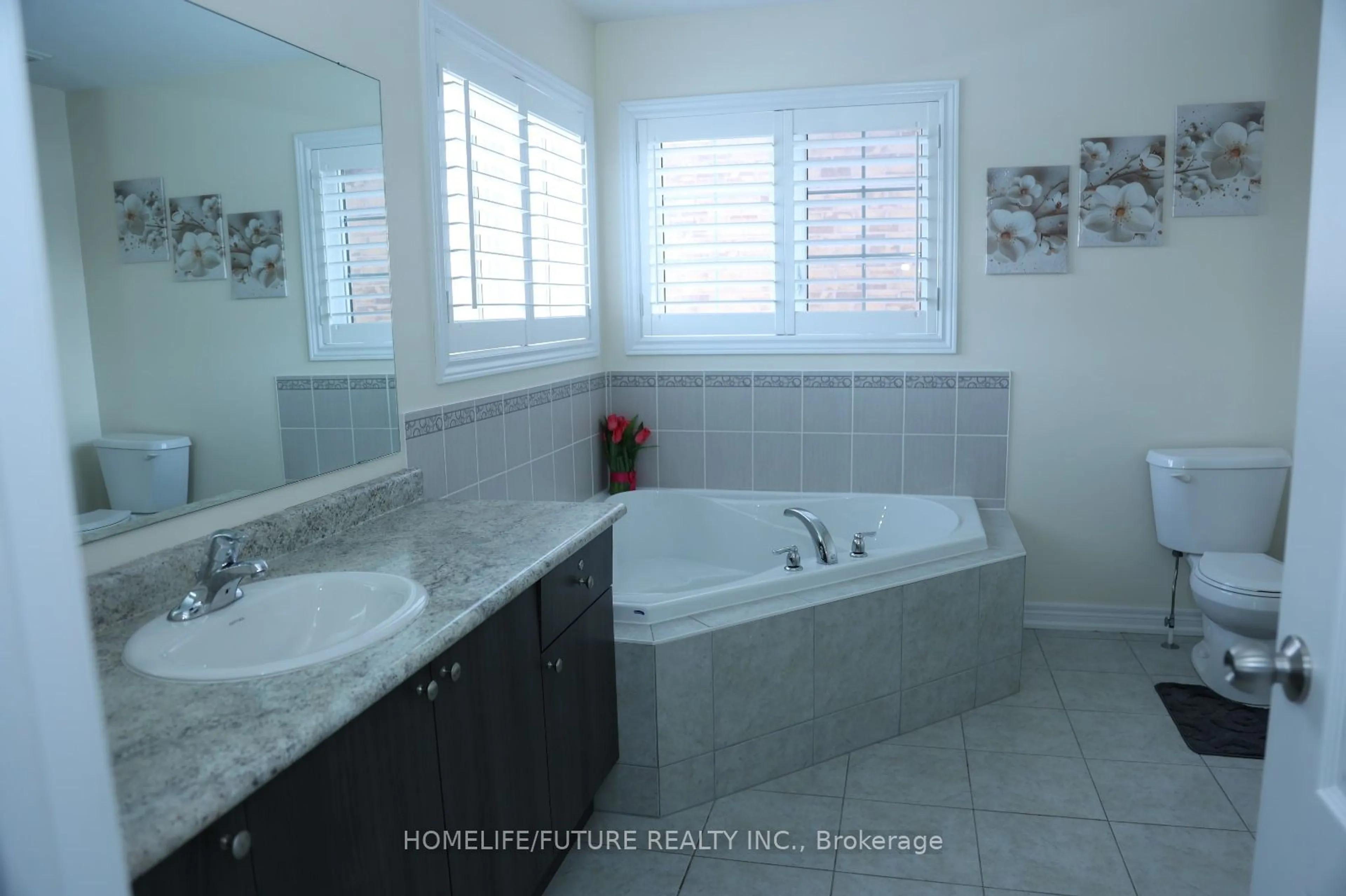 Contemporary bathroom, ceramic/tile floor for 2019 Hunking Dr, Oshawa Ontario L1K 0V3