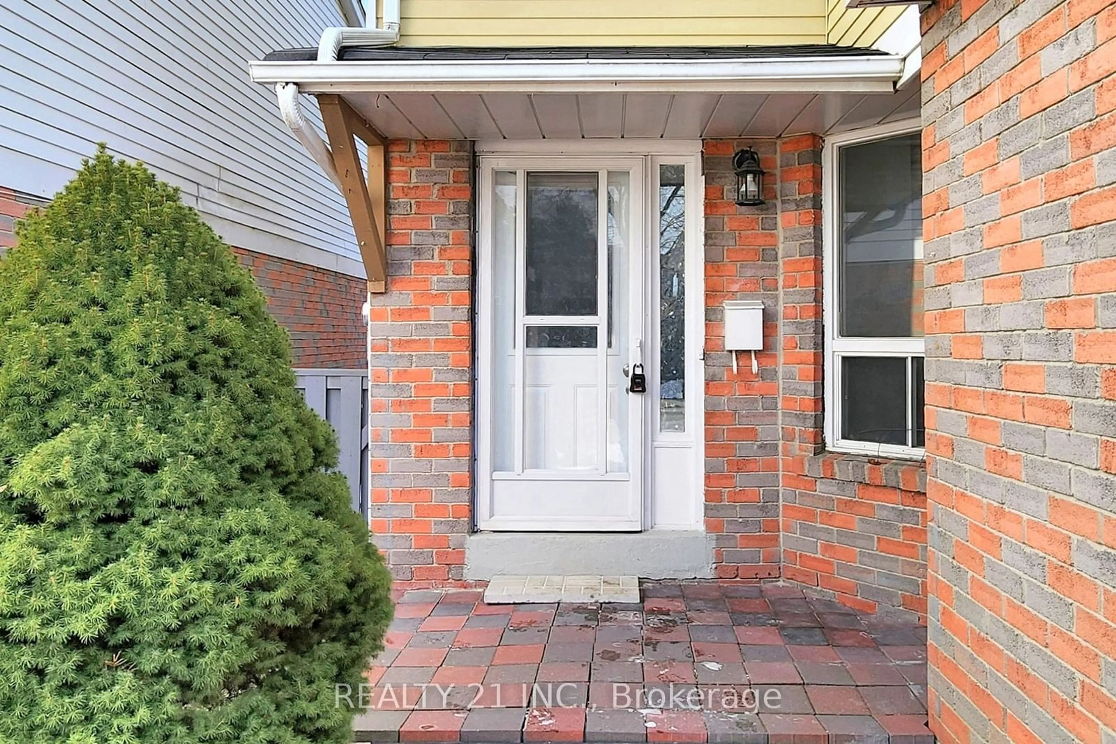 Indoor entryway for 37 Frontier Ptwy Way, Toronto Ontario M1B 4G6