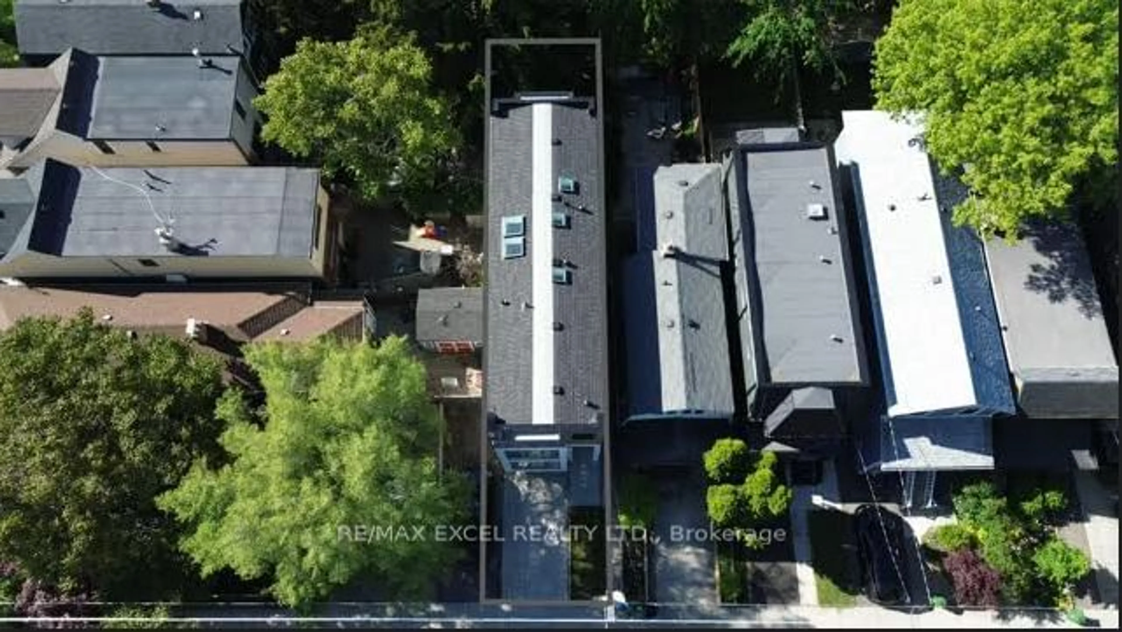 A pic from outside/outdoor area/front of a property/back of a property/a pic from drone, city buildings view from balcony for 789 Sammon Ave, Toronto Ontario M4C 2E6