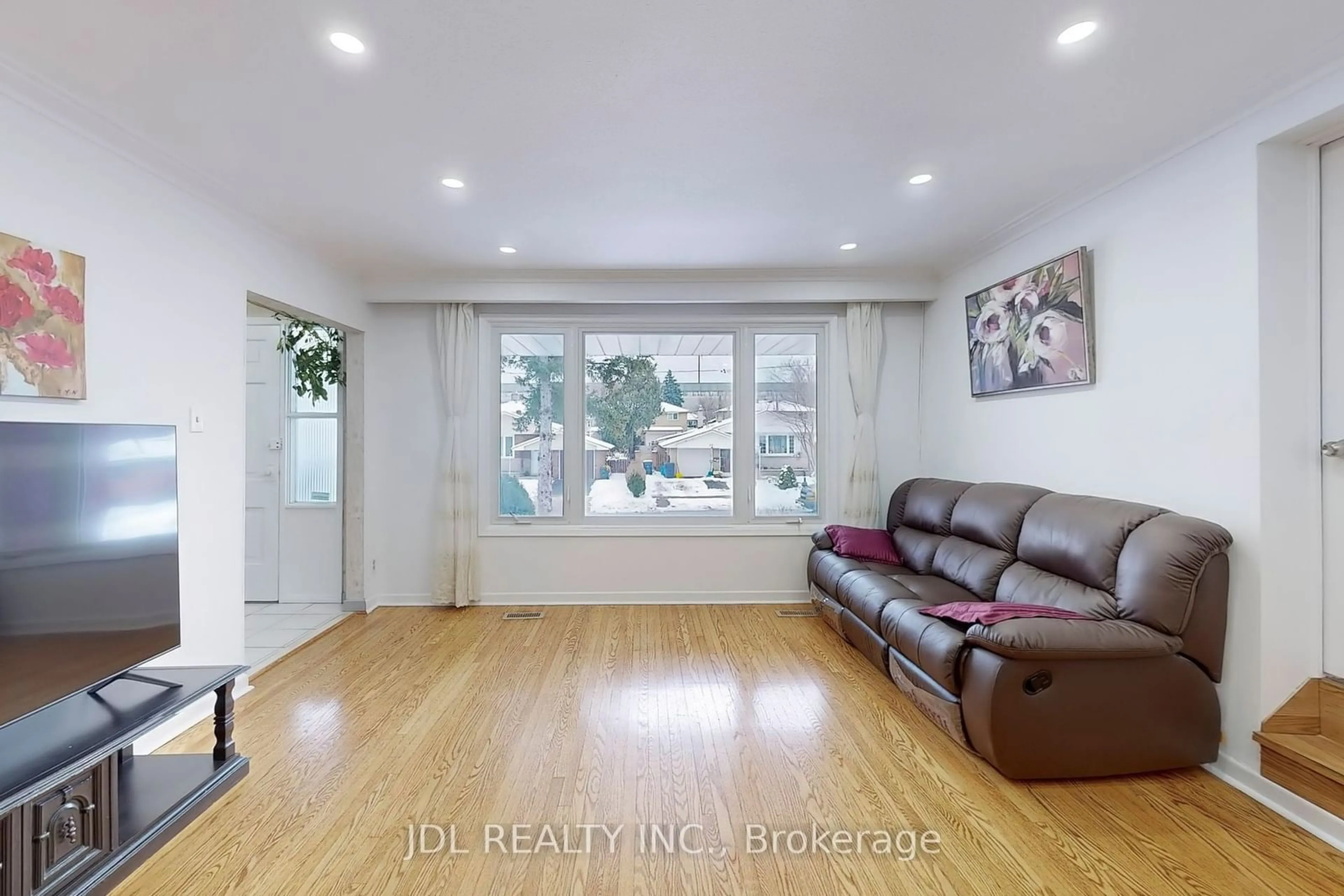 Living room with furniture, unknown for 18 Allanford Rd, Toronto Ontario M1T 2N1