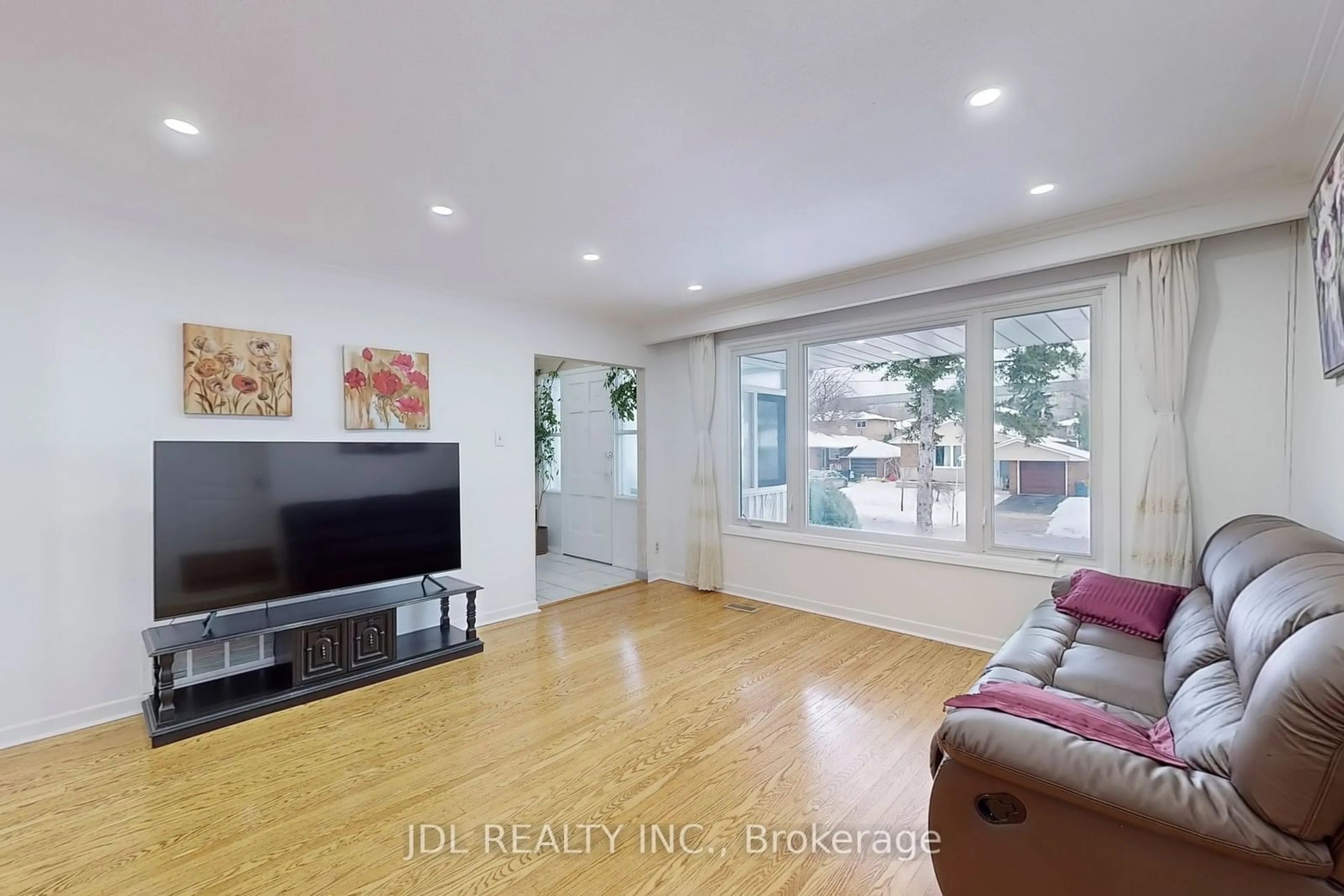 Living room with furniture, unknown for 18 Allanford Rd, Toronto Ontario M1T 2N1