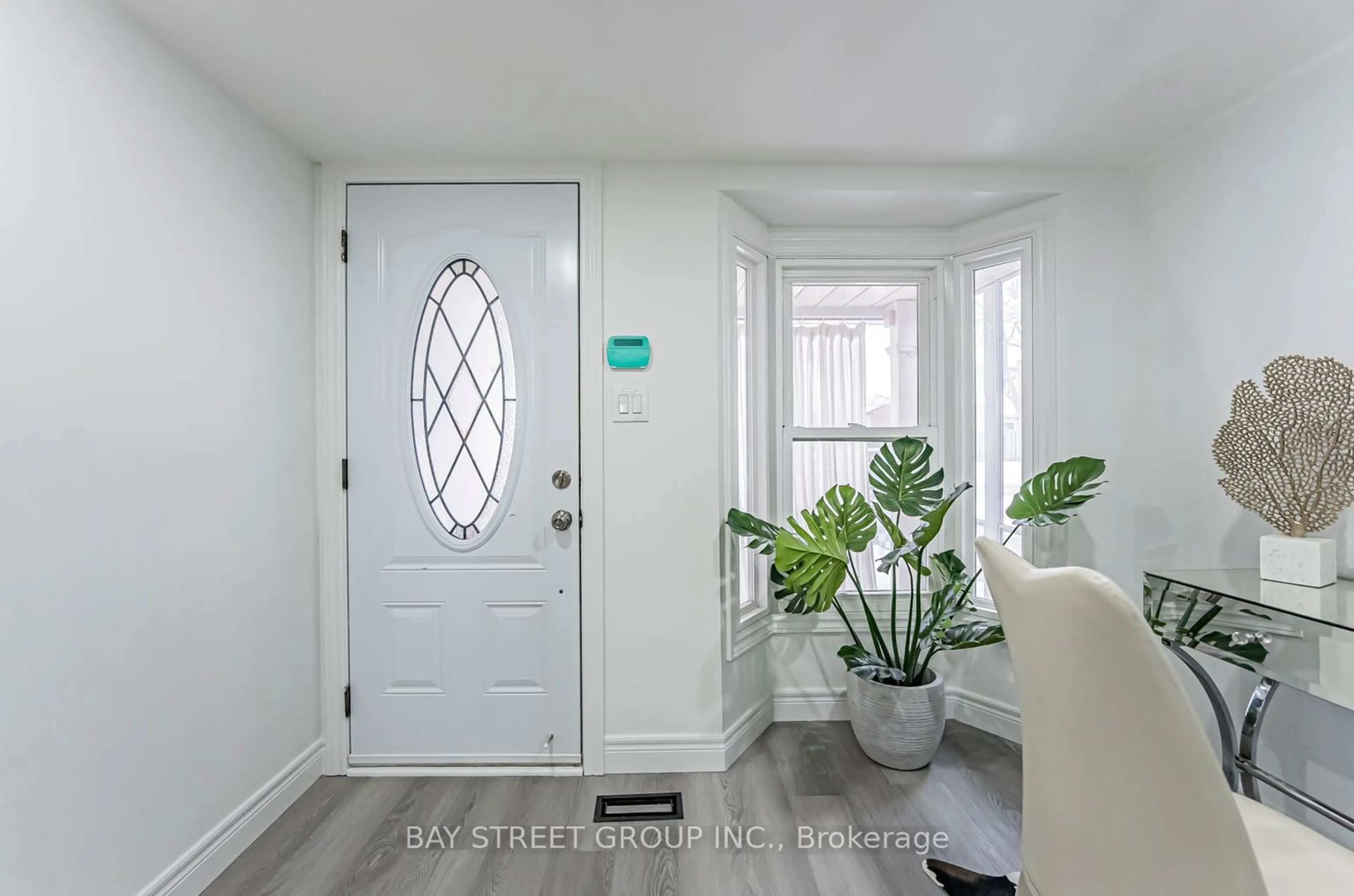 Indoor entryway for 77 Sandyhook Sq, Toronto Ontario M1W 3N6