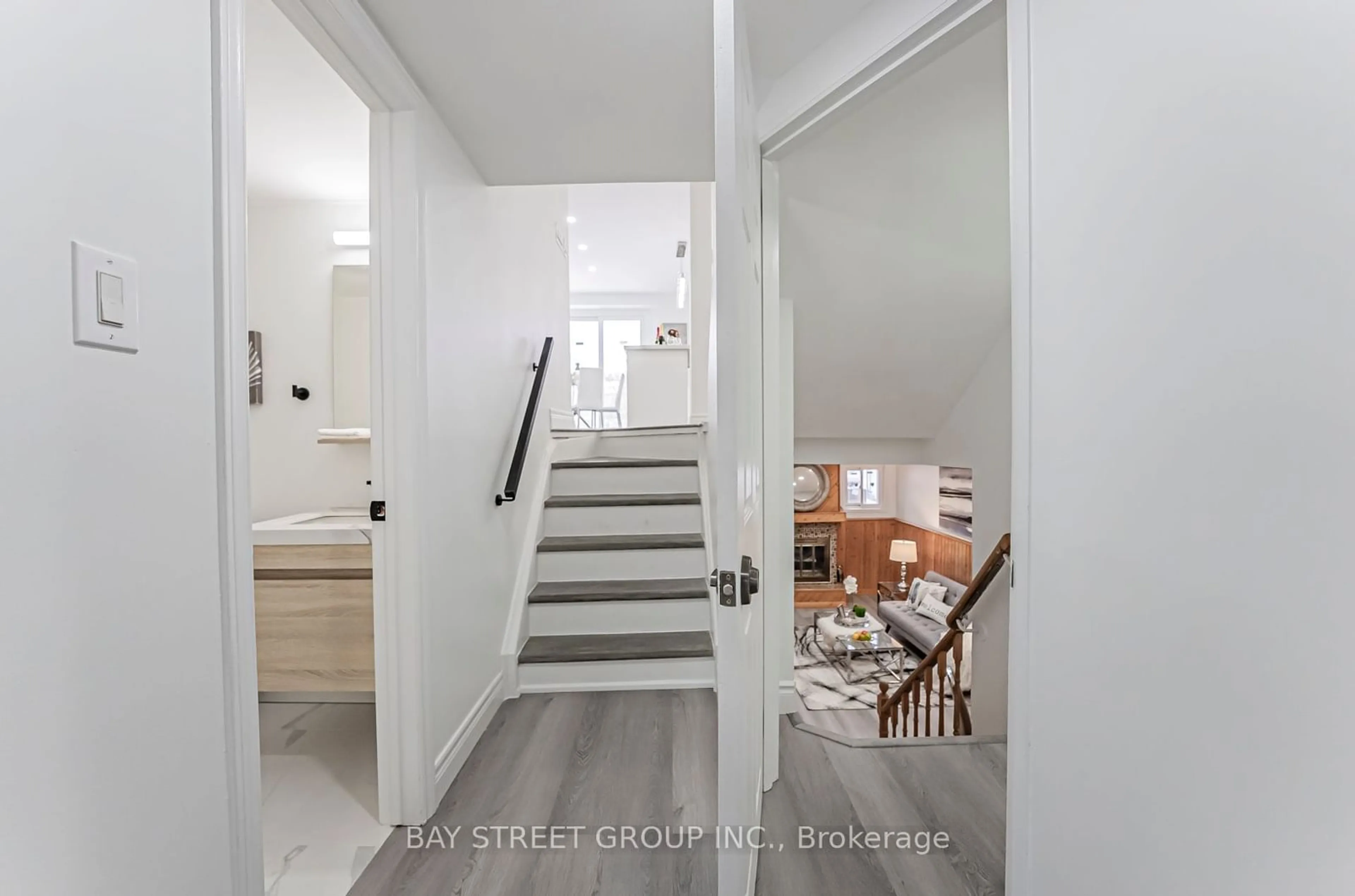 Indoor entryway for 77 Sandyhook Sq, Toronto Ontario M1W 3N6