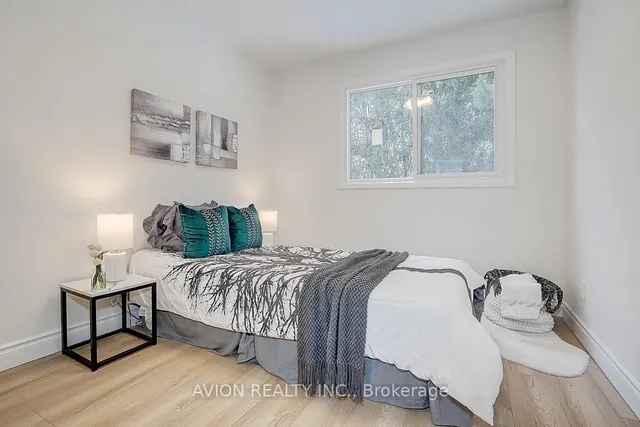 Additional property image - 250 Sprucewood Crt