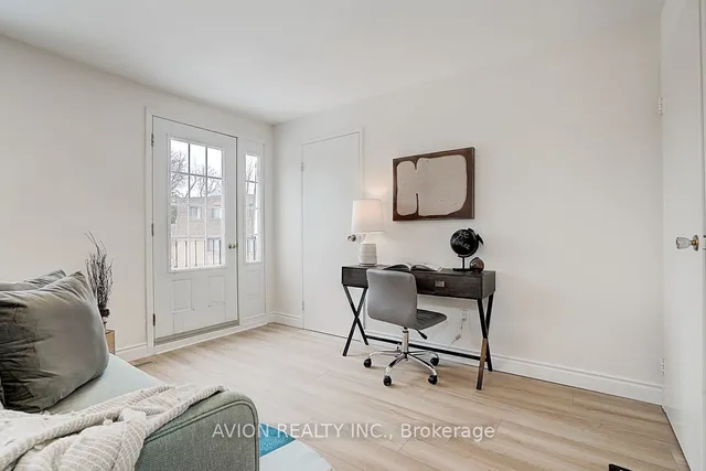 Additional property image - 250 Sprucewood Crt