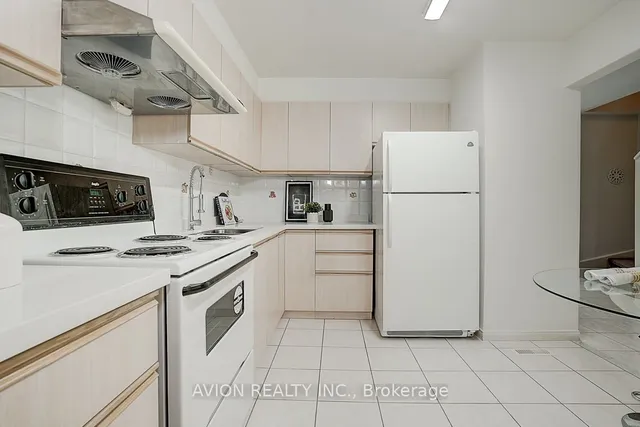 Additional property image - 250 Sprucewood Crt