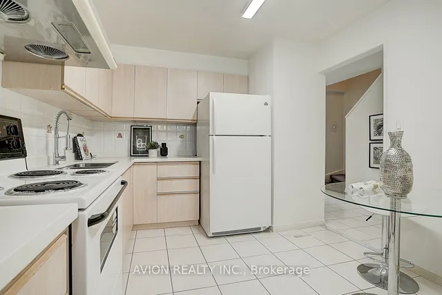 Additional property image - 250 Sprucewood Crt
