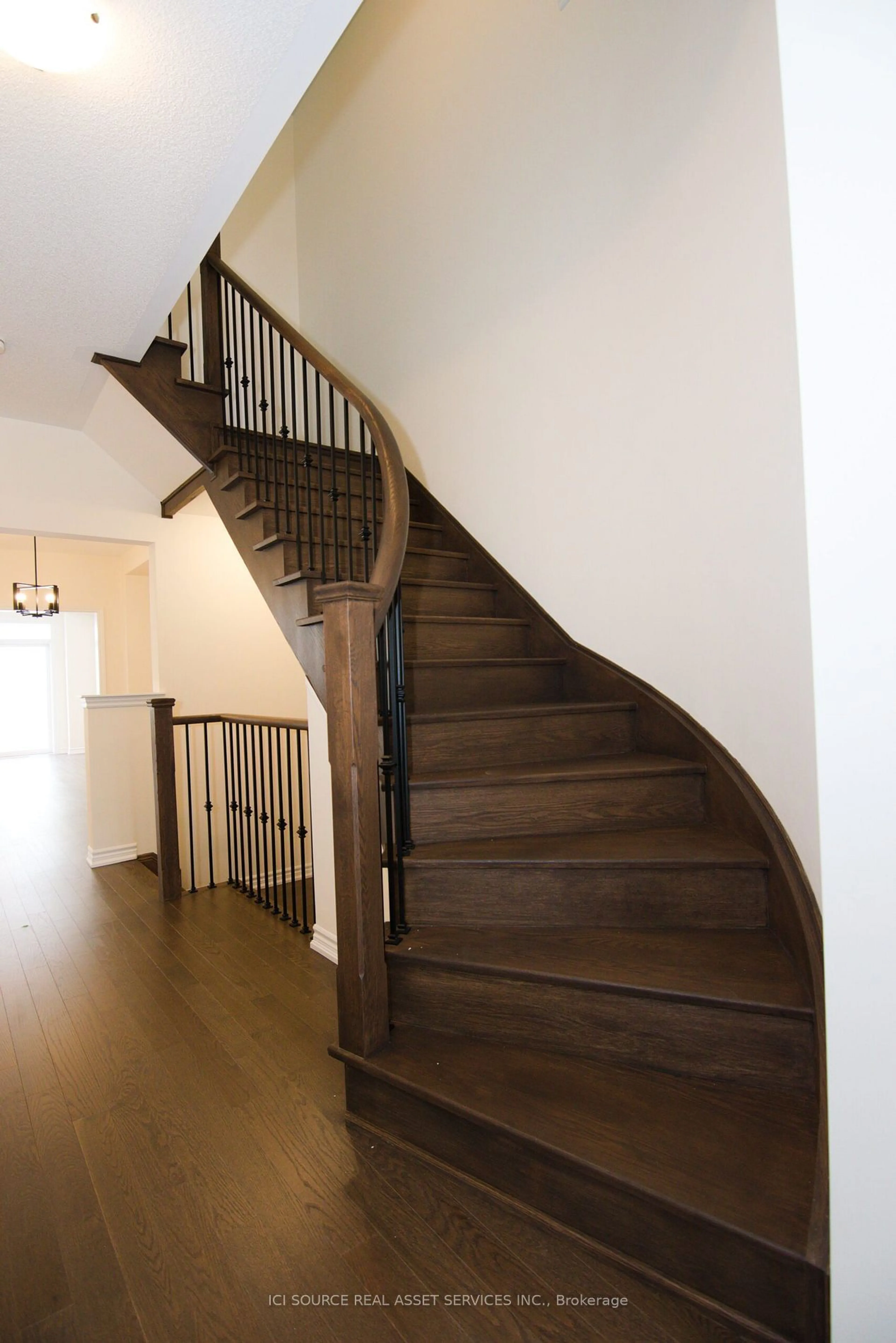 Stairs for 50 Mountainside Cres, Whitby Ontario L1R 0P4