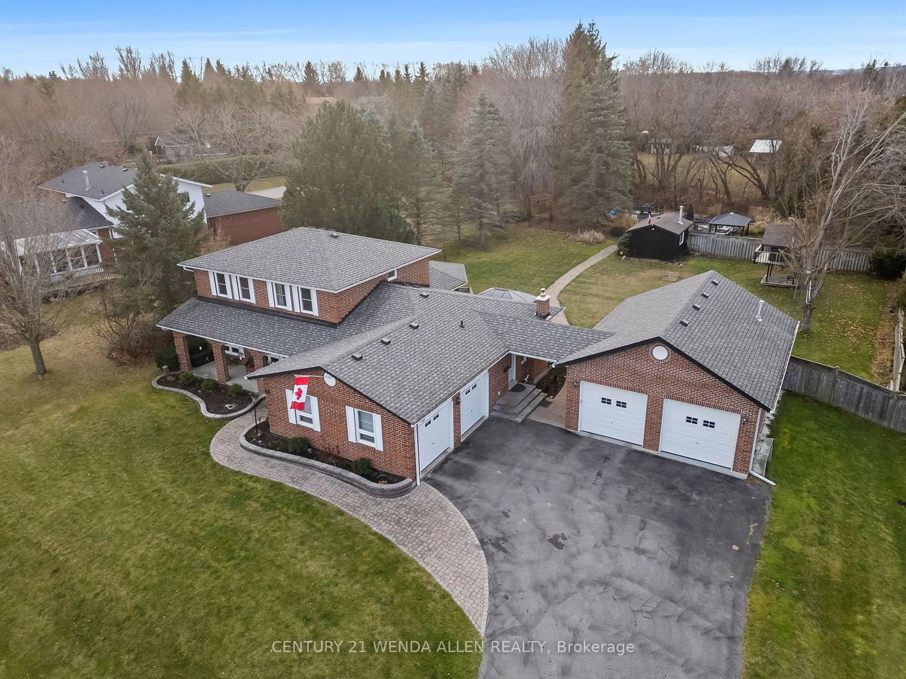 A pic from outside/outdoor area/front of a property/back of a property/a pic from drone, street for 26 Riverview Dr, Scugog Ontario L9L 1N8