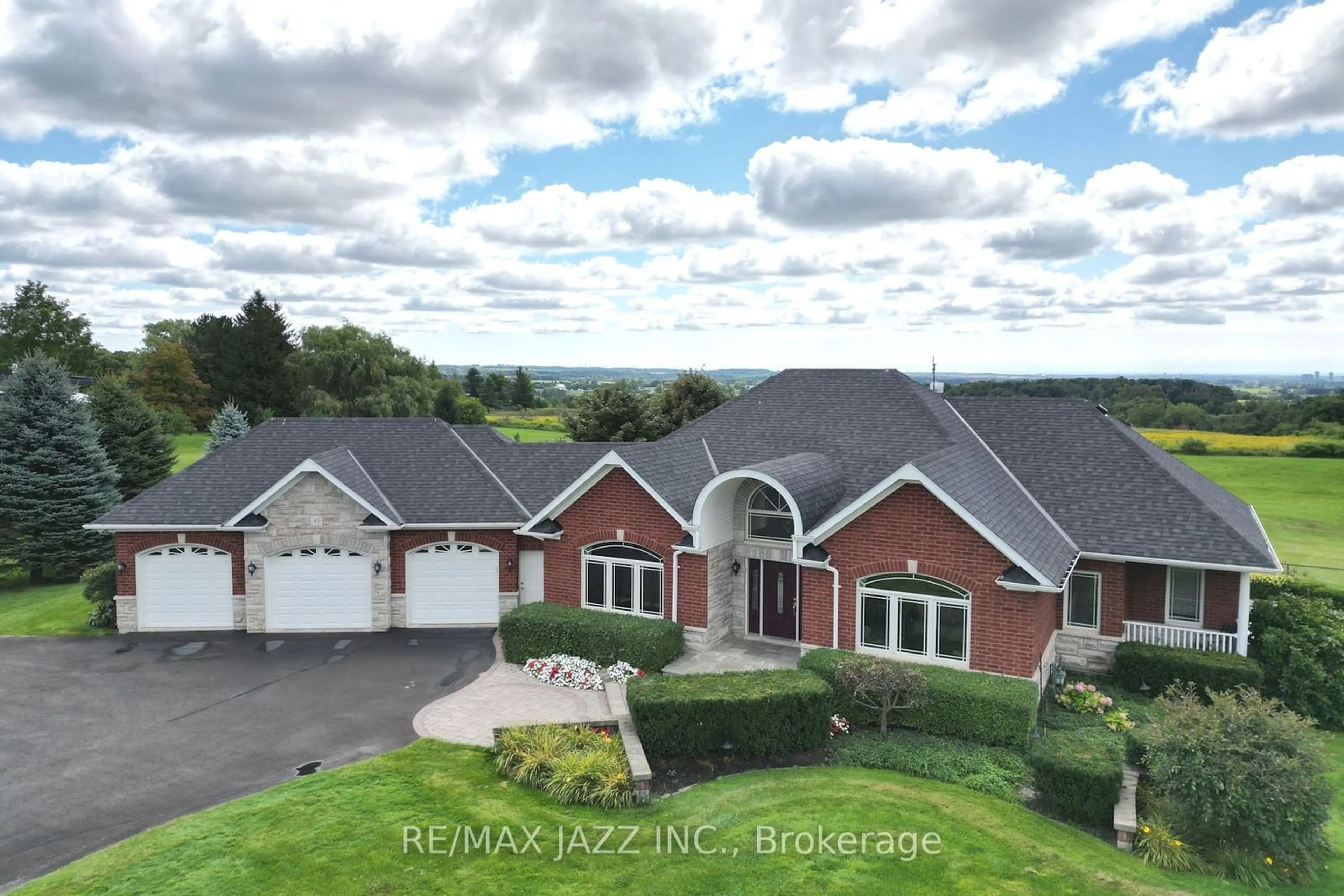 A pic from outside/outdoor area/front of a property/back of a property/a pic from drone, water/lake/river/ocean view for 45 Coates Rd, Oshawa Ontario L1H 7K4