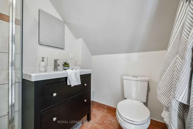 Additional property image - 1318 Dundas St