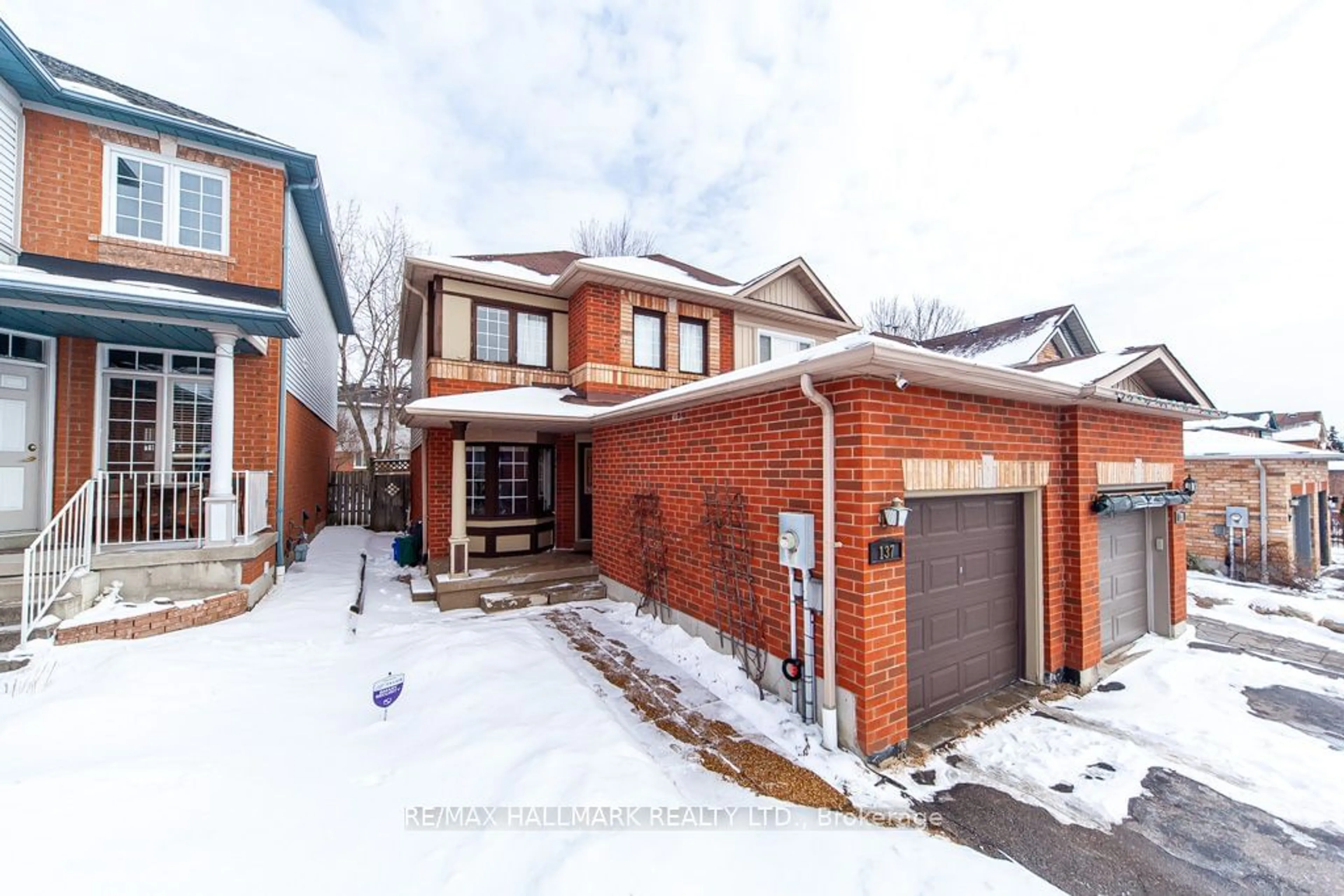 Home with brick exterior material, street for 137 Waller St, Whitby Ontario L1R 2K7