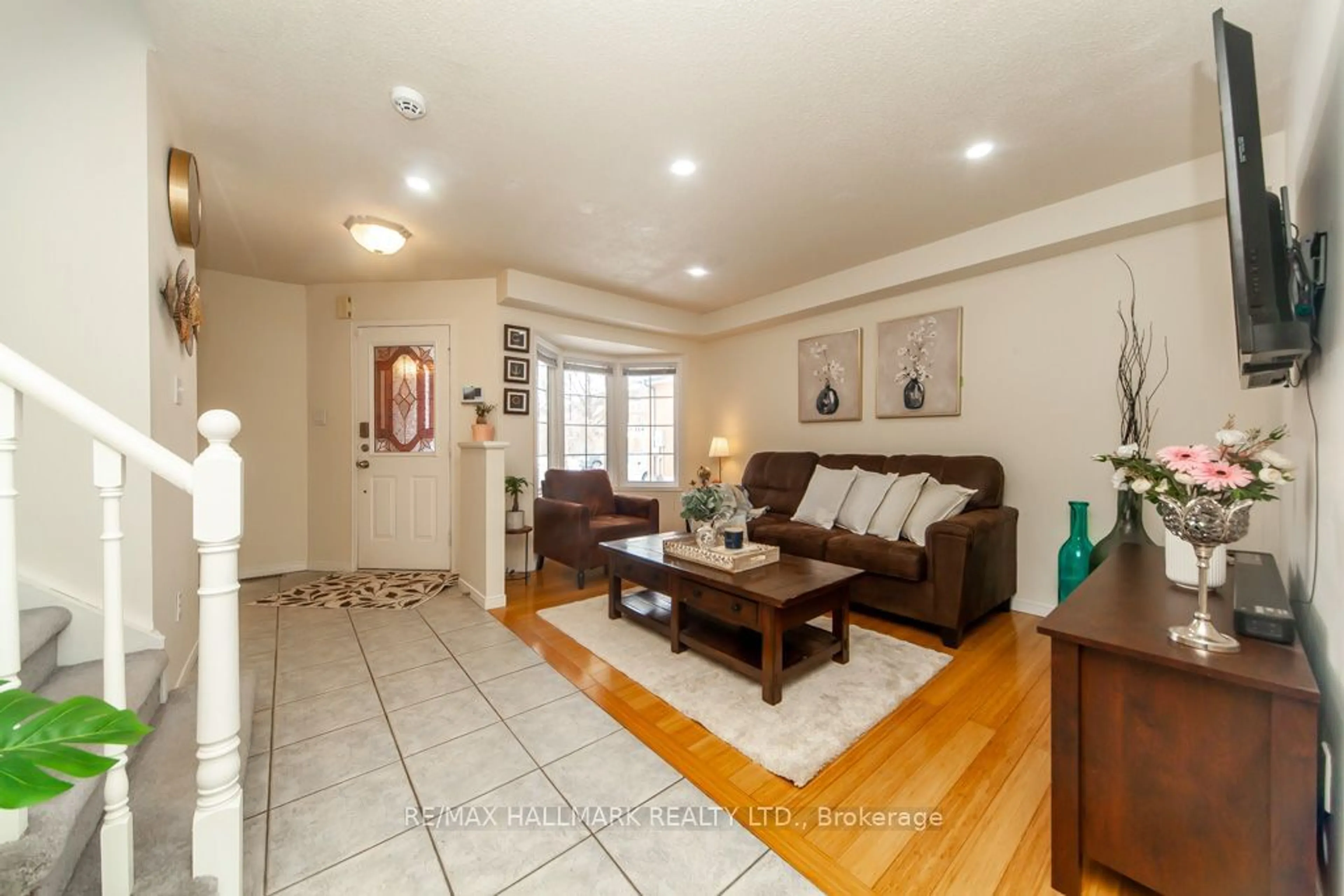 Living room with furniture, ceramic/tile floor for 137 Waller St, Whitby Ontario L1R 2K7