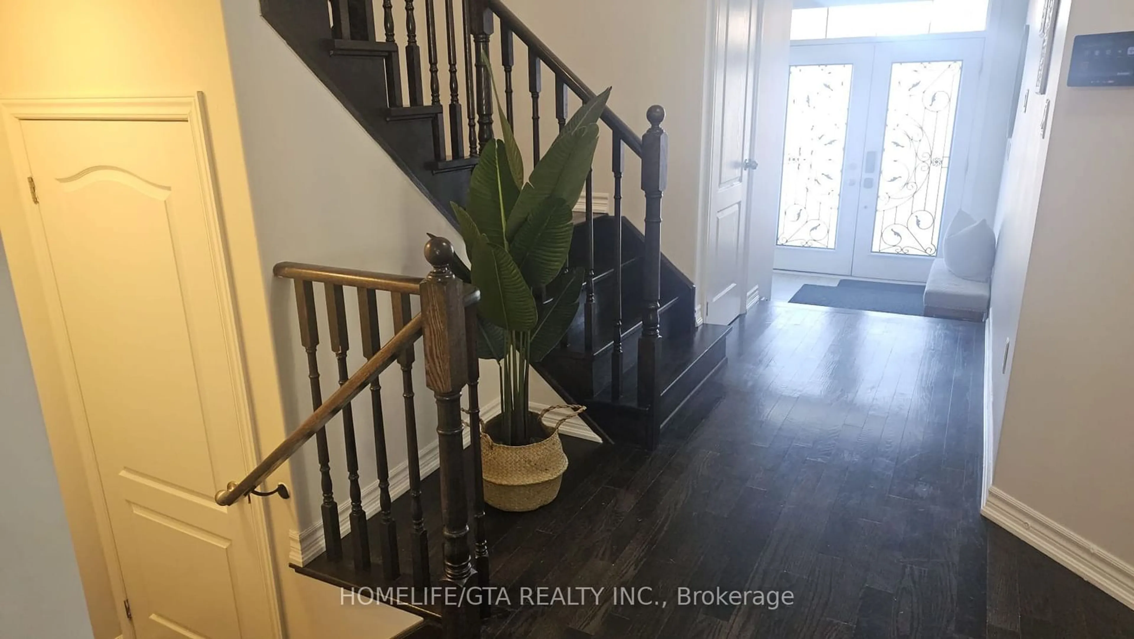 Indoor entryway for 62 Moses Cres, Clarington Ontario L1C 3K2