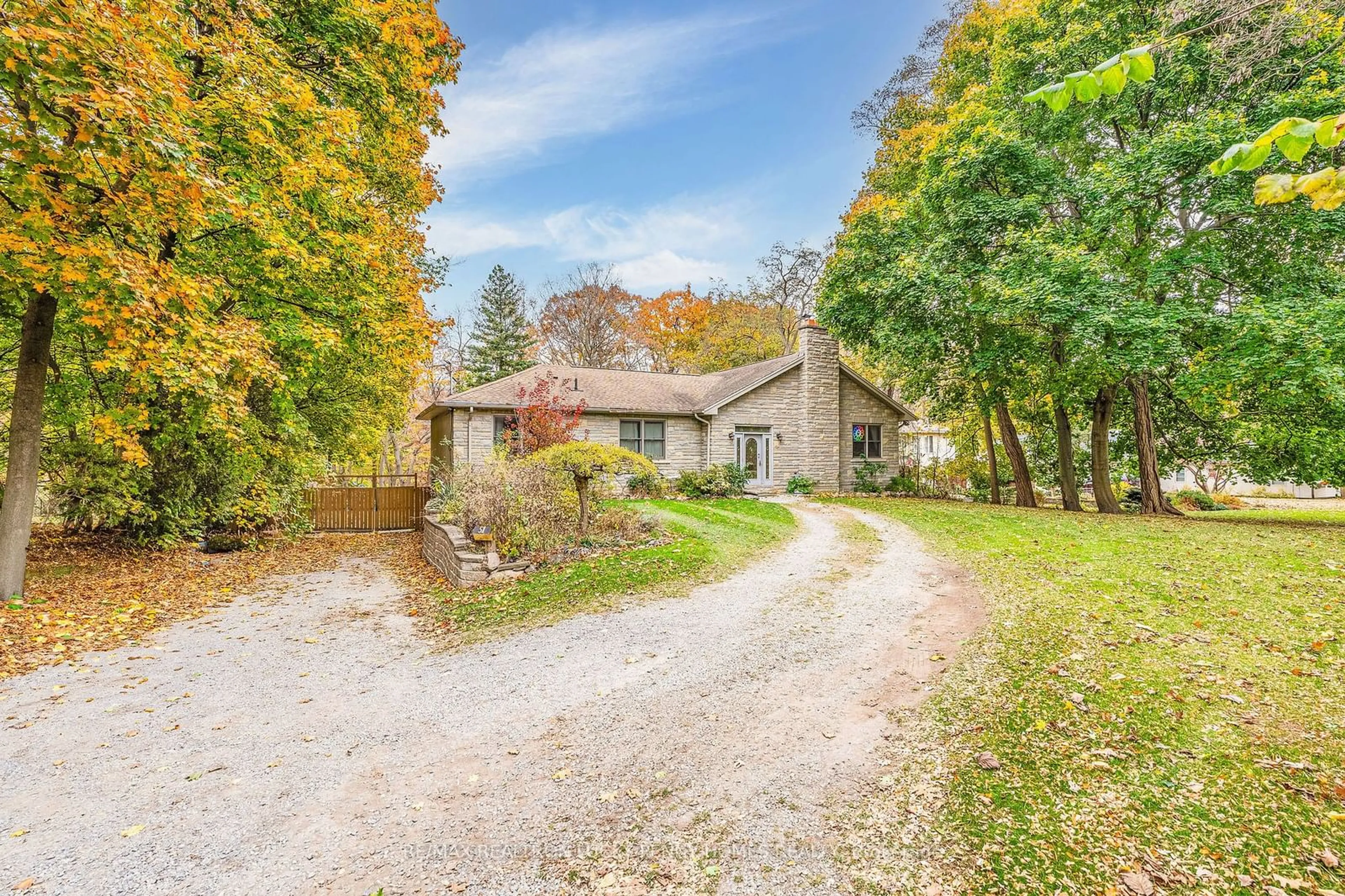 A pic from outside/outdoor area/front of a property/back of a property/a pic from drone, street for 51 Pine Ridge Dr, Toronto Ontario M1M 2X6