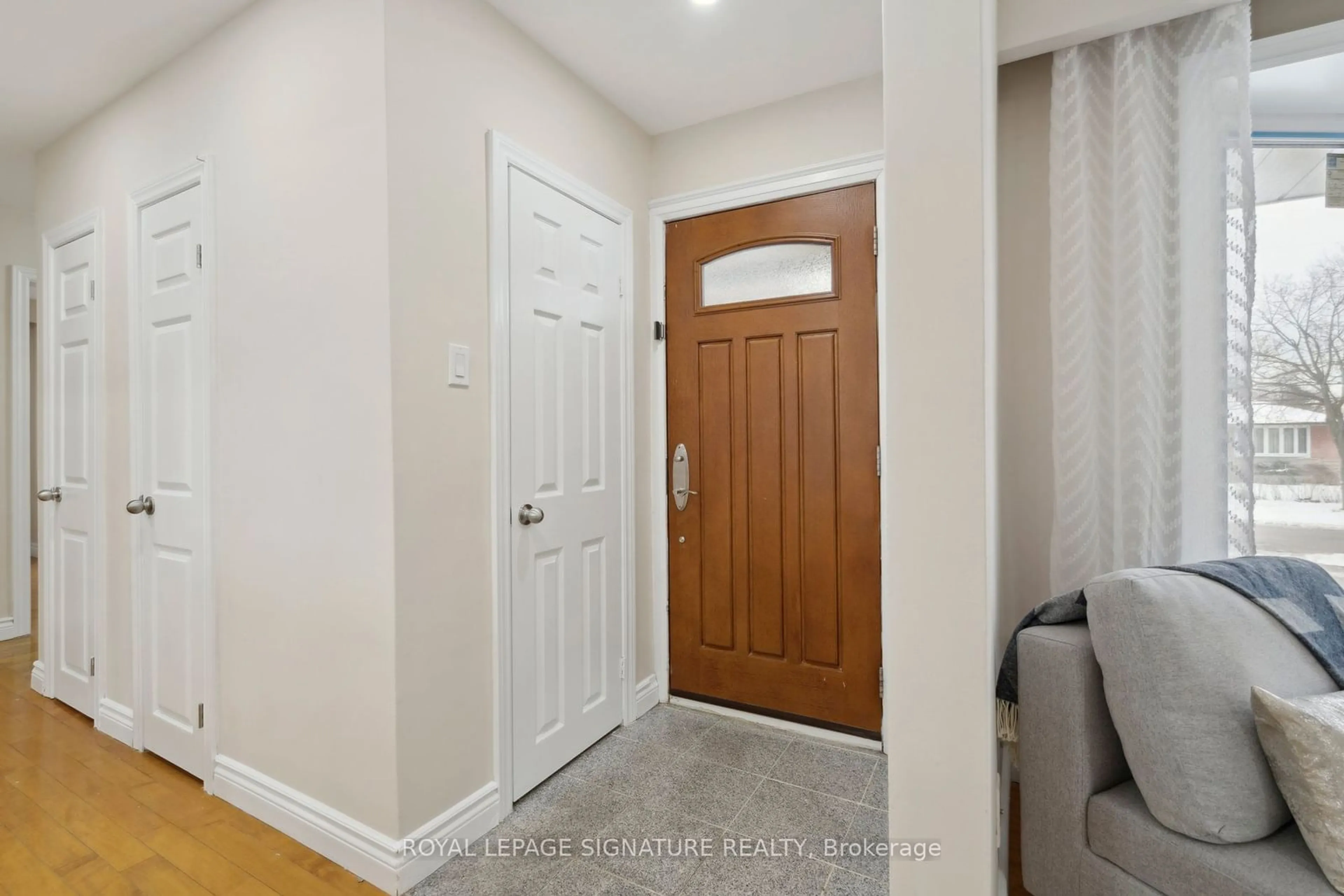 Indoor entryway for 48 Neapolitan Dr, Toronto Ontario M1P 4B4