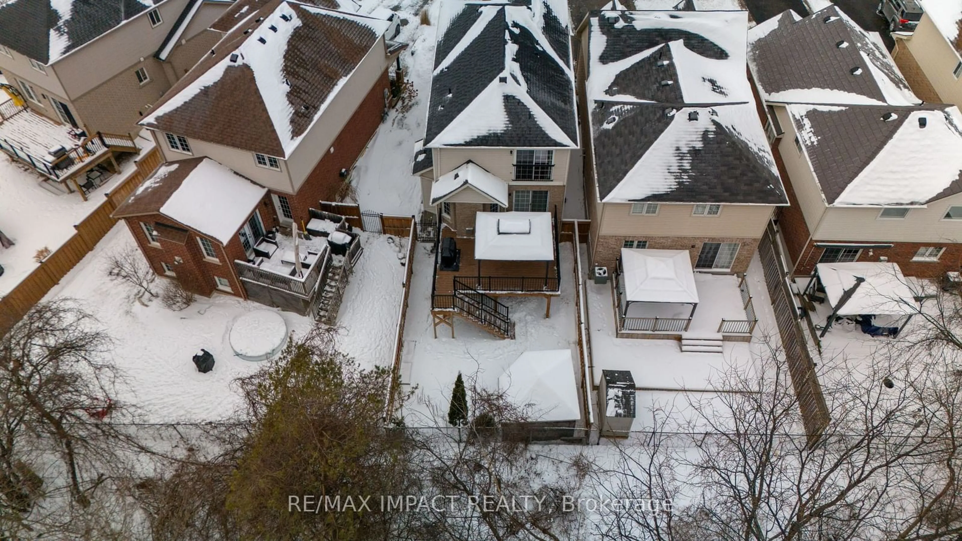 A pic from outside/outdoor area/front of a property/back of a property/a pic from drone, street for 1609 Northfield Ave, Oshawa Ontario L1K 0K9