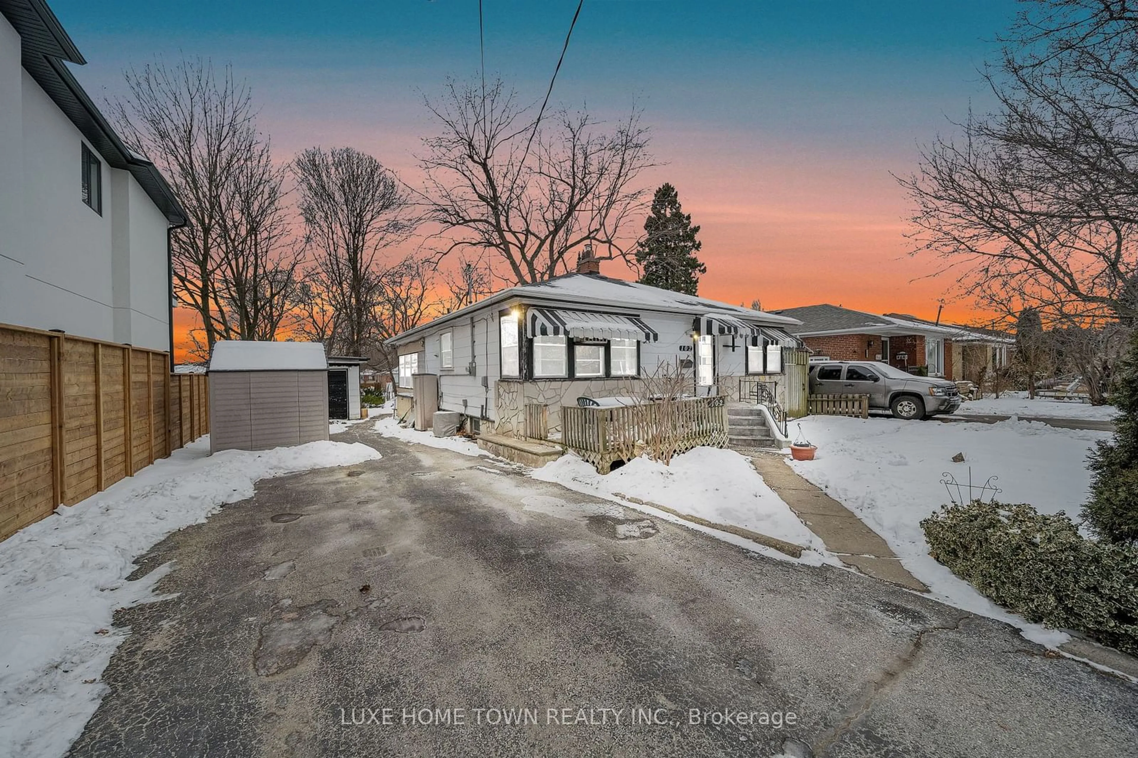 A pic from outside/outdoor area/front of a property/back of a property/a pic from drone, street for 102 Brenda Cres, Toronto Ontario M1K 3C7