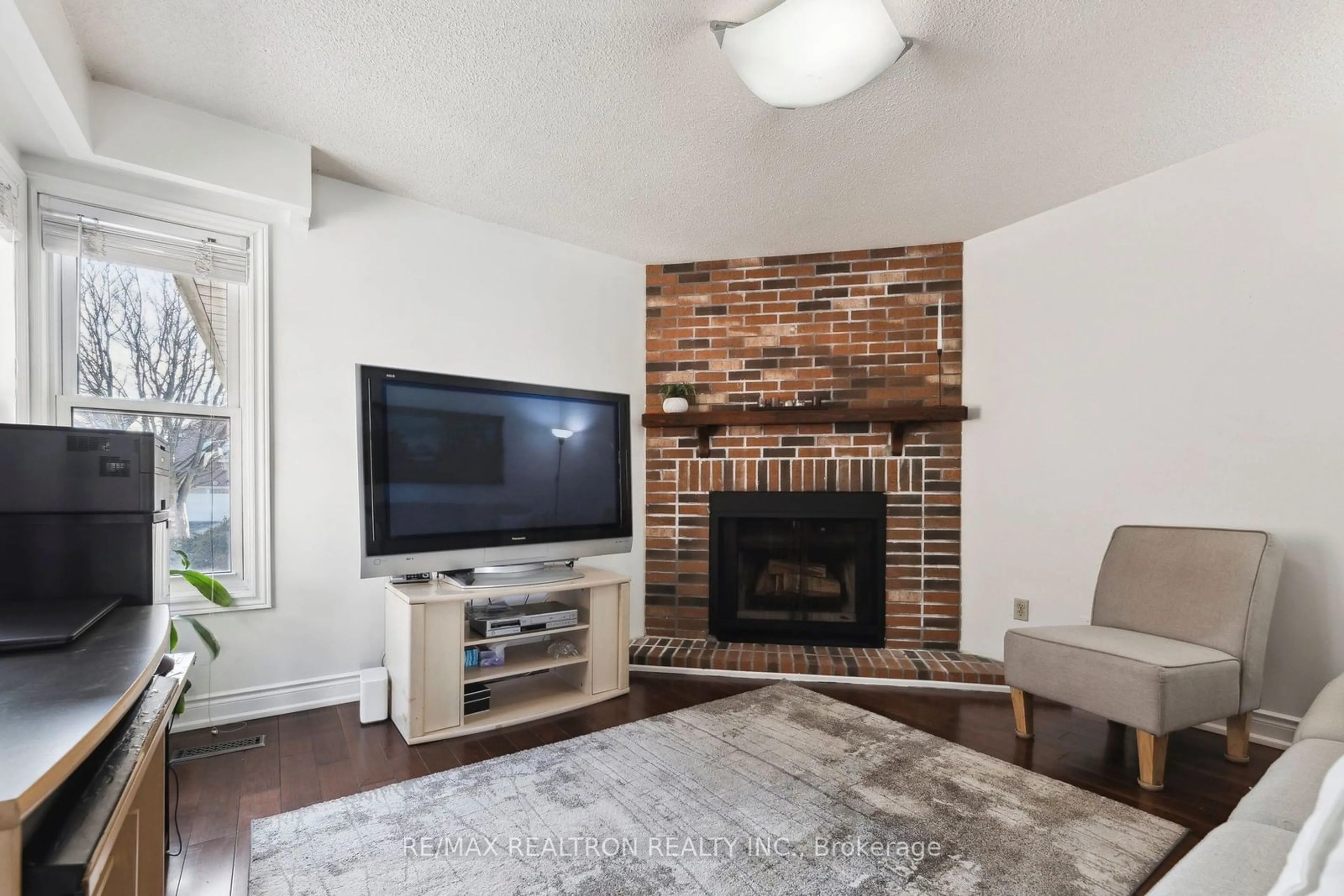 Living room with furniture, unknown for 1065 Rathmore Cres, Pickering Ontario L1V 5A3