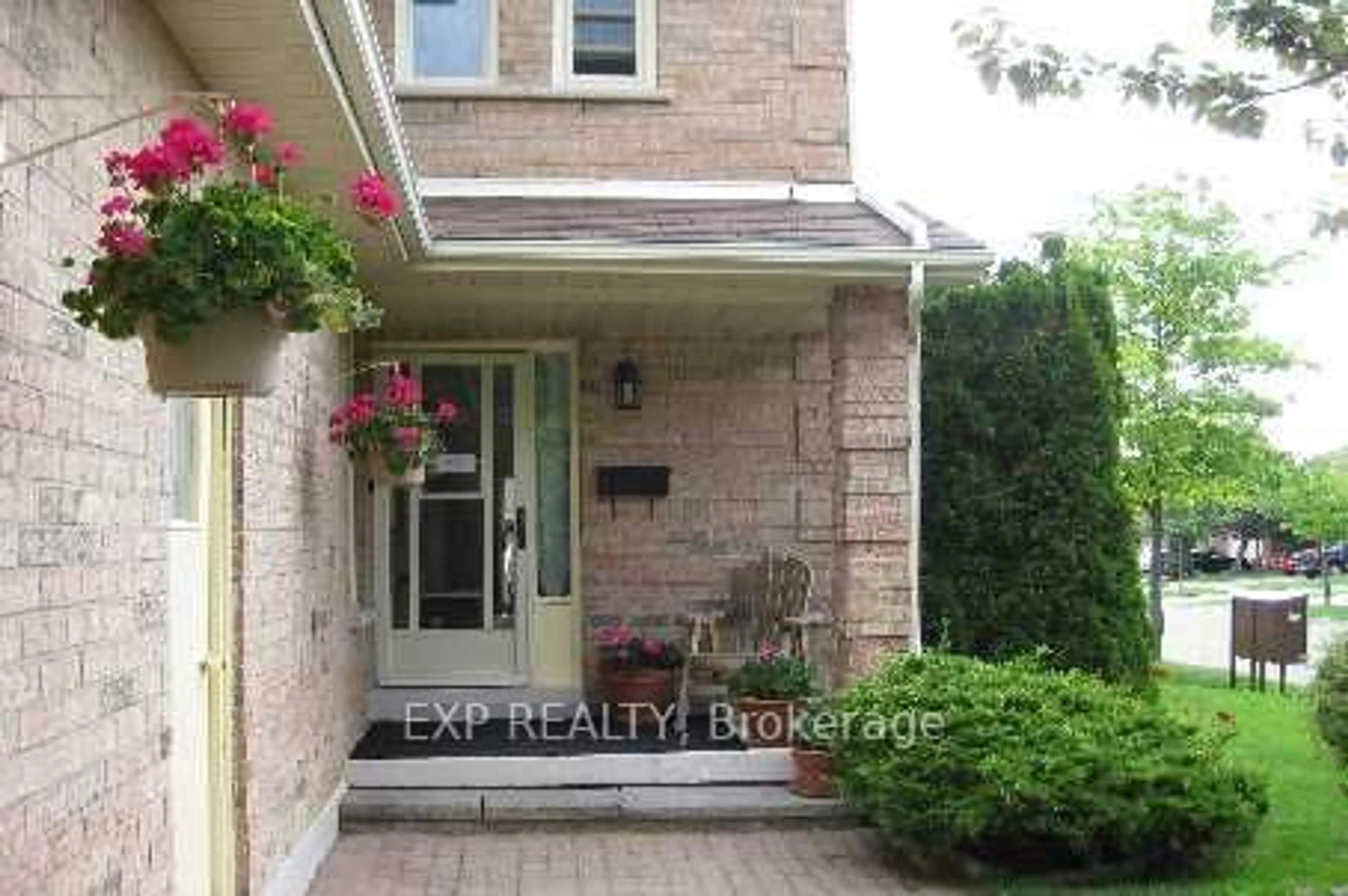 Indoor entryway for 1034 Benton Cres, Pickering Ontario L1X 1M7