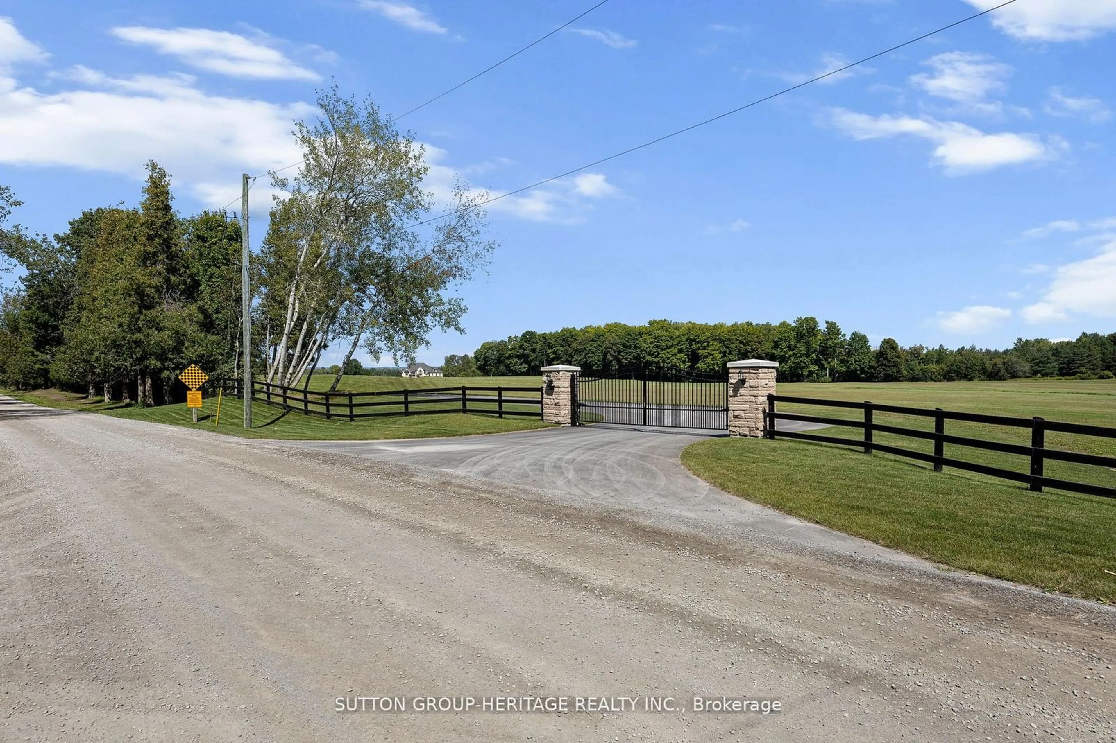 A pic from outside/outdoor area/front of a property/back of a property/a pic from drone, street for 2100 Taunton Rd, Clarington Ontario L0B 1J0