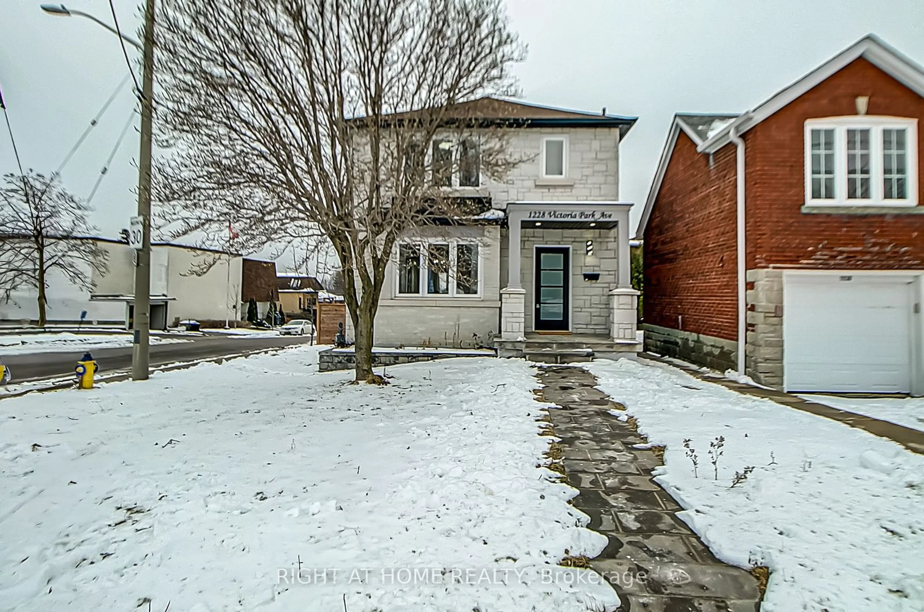 A pic from outside/outdoor area/front of a property/back of a property/a pic from drone, street for 1228 Victoria Park Ave, Toronto Ontario M4B 2K8