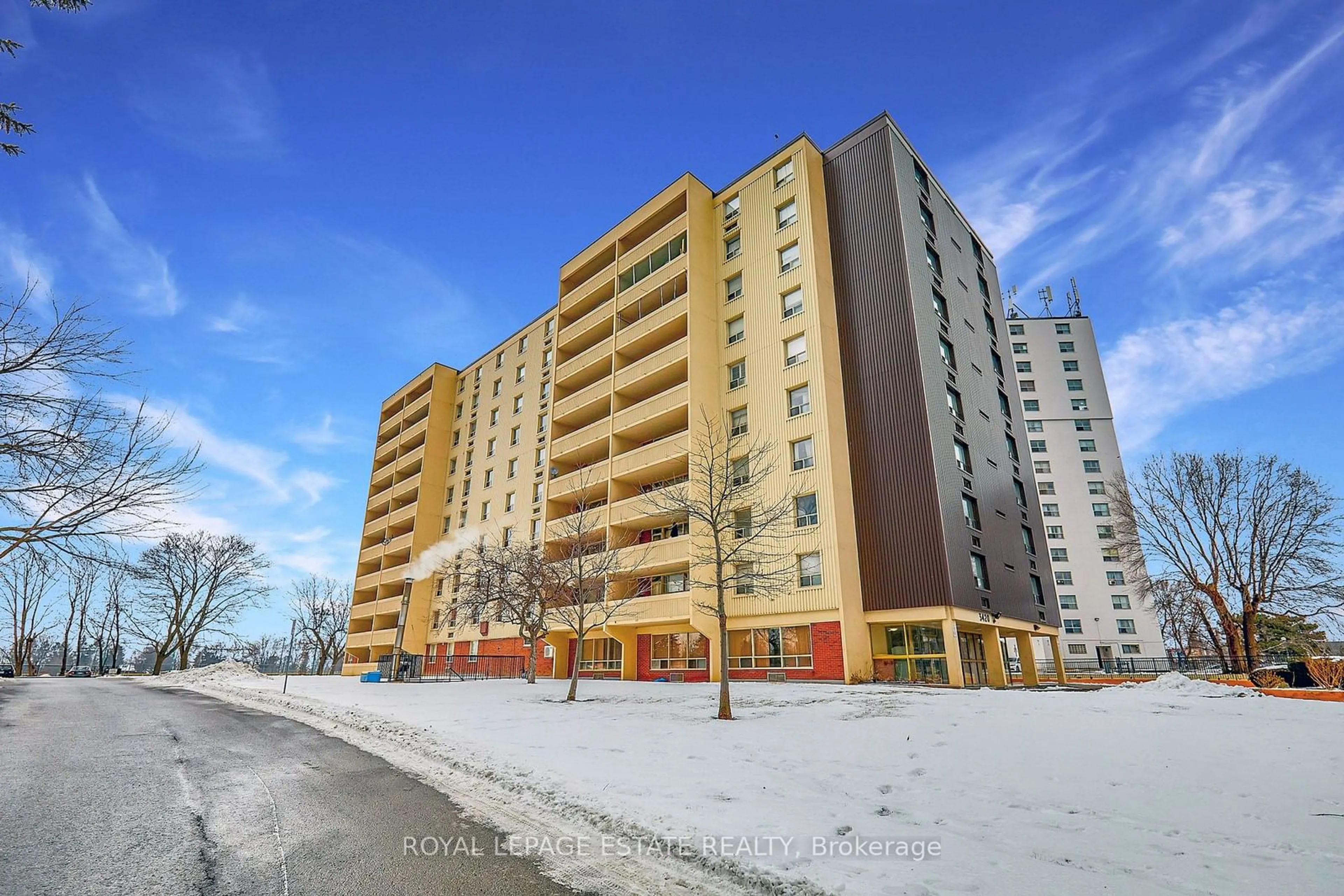 A pic from outside/outdoor area/front of a property/back of a property/a pic from drone, building for 3420 Eglinton Ave #704, Toronto Ontario M1J 2H9