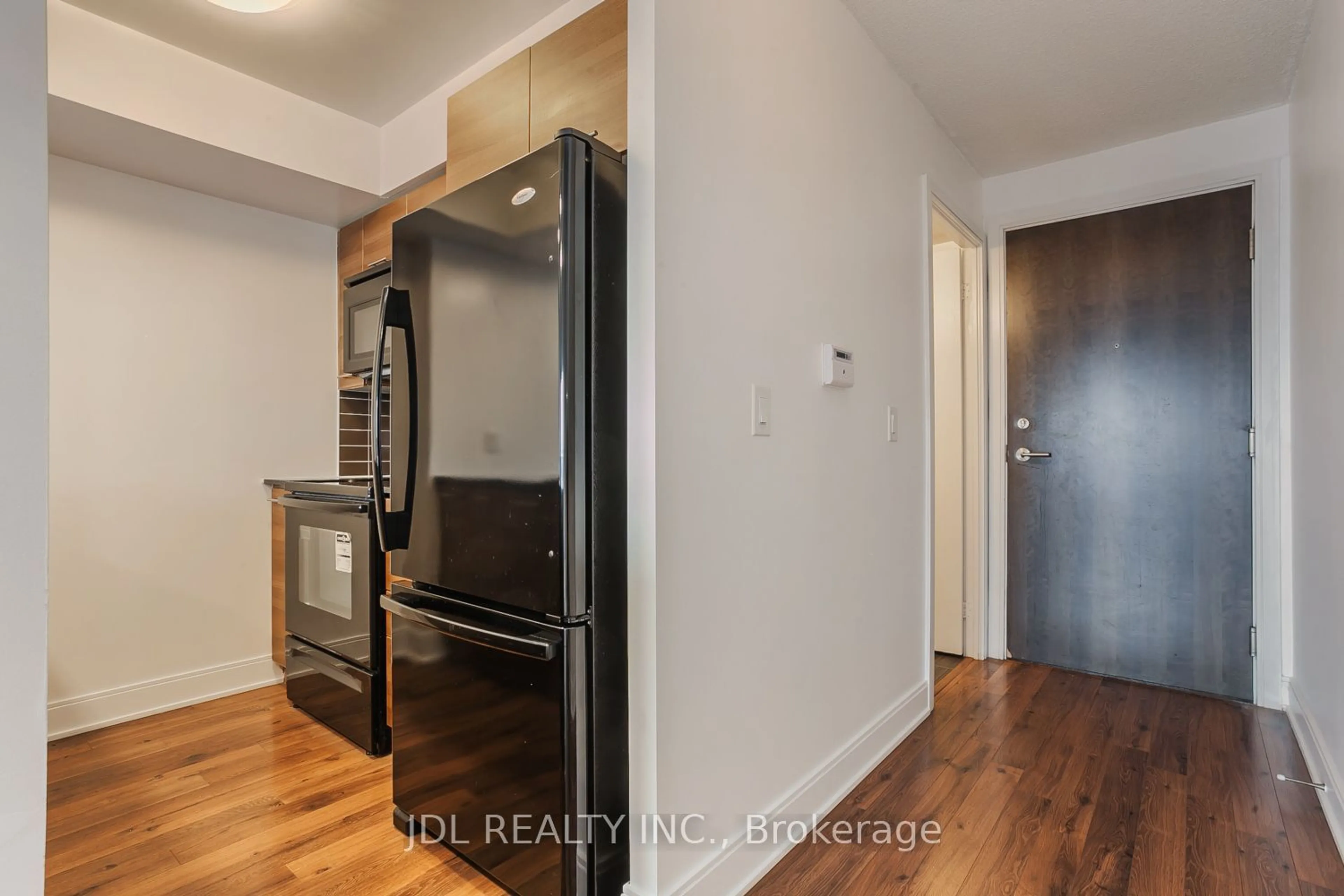 Indoor entryway for 125 Village Green Sq #3211, Toronto Ontario M1S 0G3