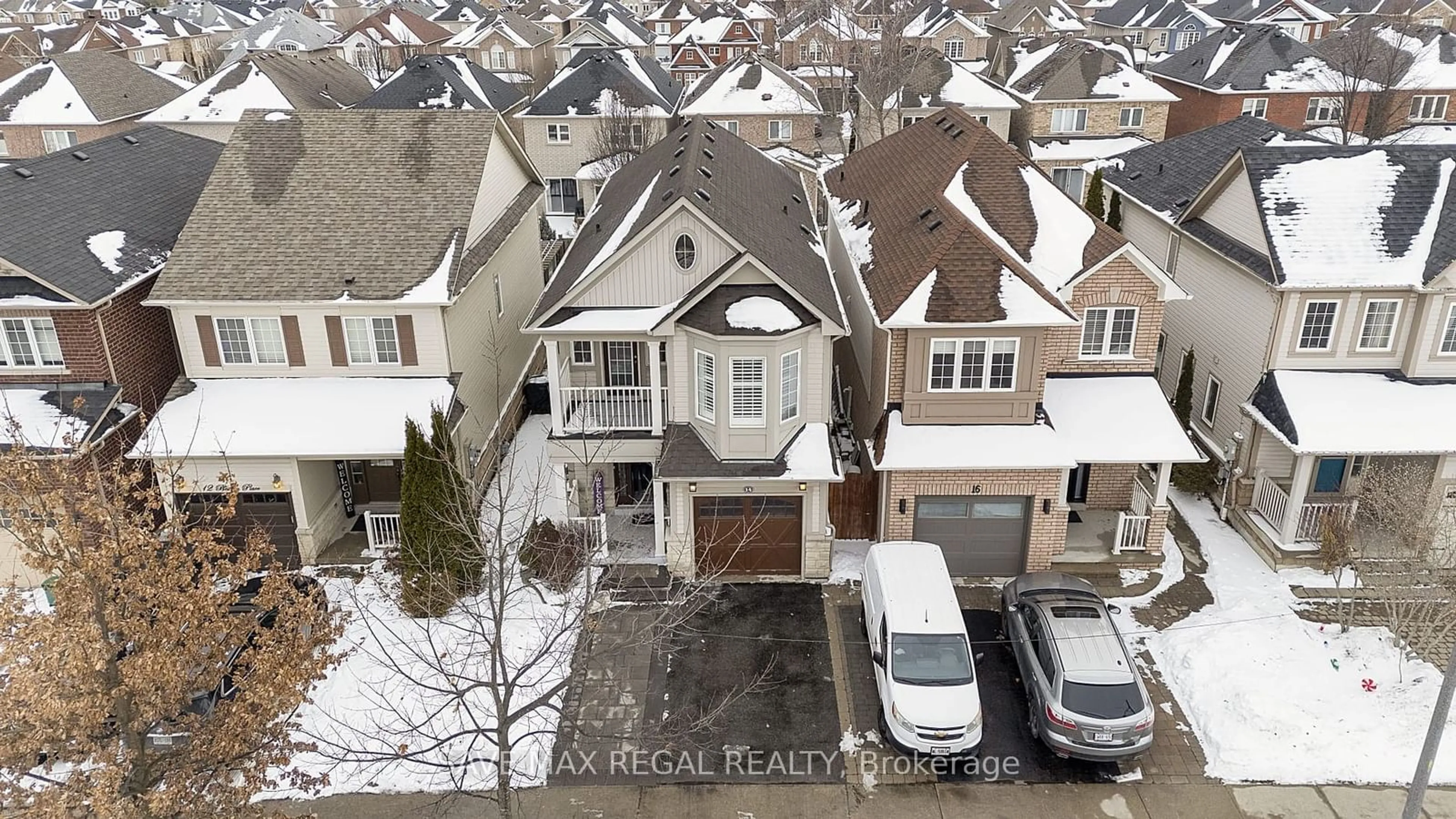 A pic from outside/outdoor area/front of a property/back of a property/a pic from drone, street for 14 Bettina Pl, Whitby Ontario L1R 0E8