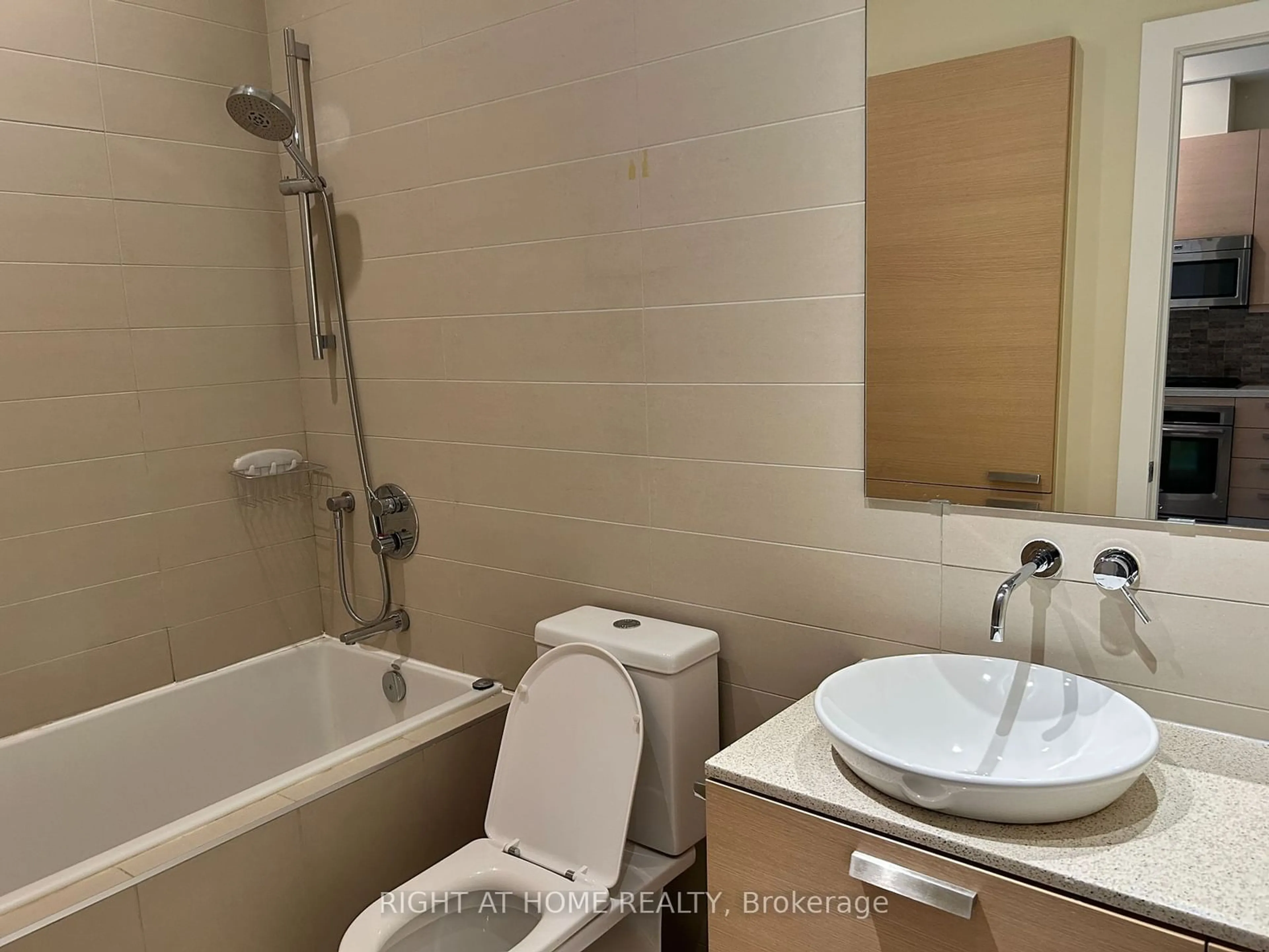 Standard bathroom, unknown for 66 Kippendavie Ave #217, Toronto Ontario M4L 0A4