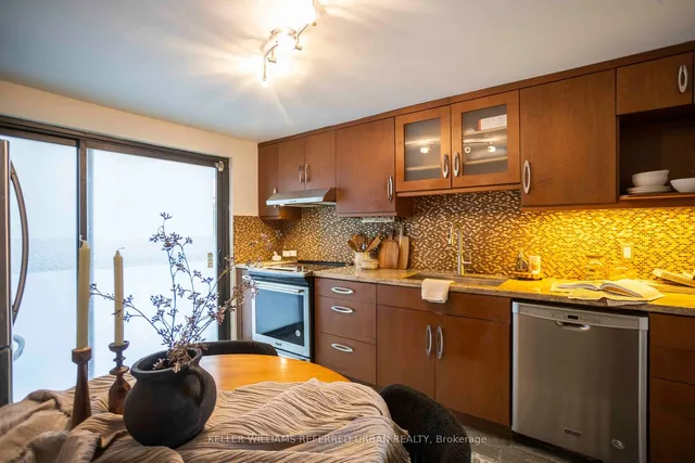 Additional property image - 2366 Queen St Unit 6