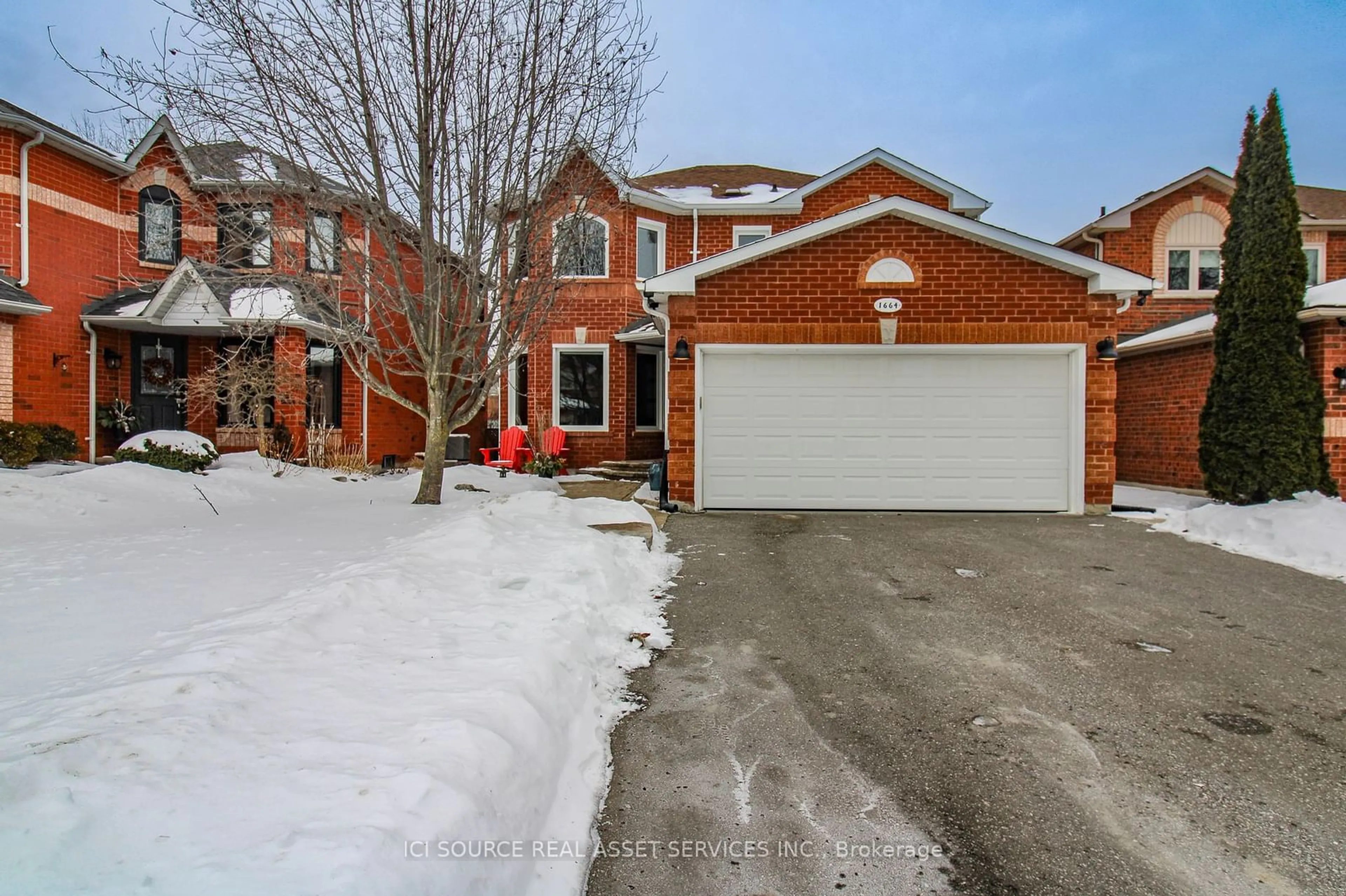 Home with brick exterior material, street for 1664 EDENWOOD Dr, Oshawa Ontario L1G 7Y5