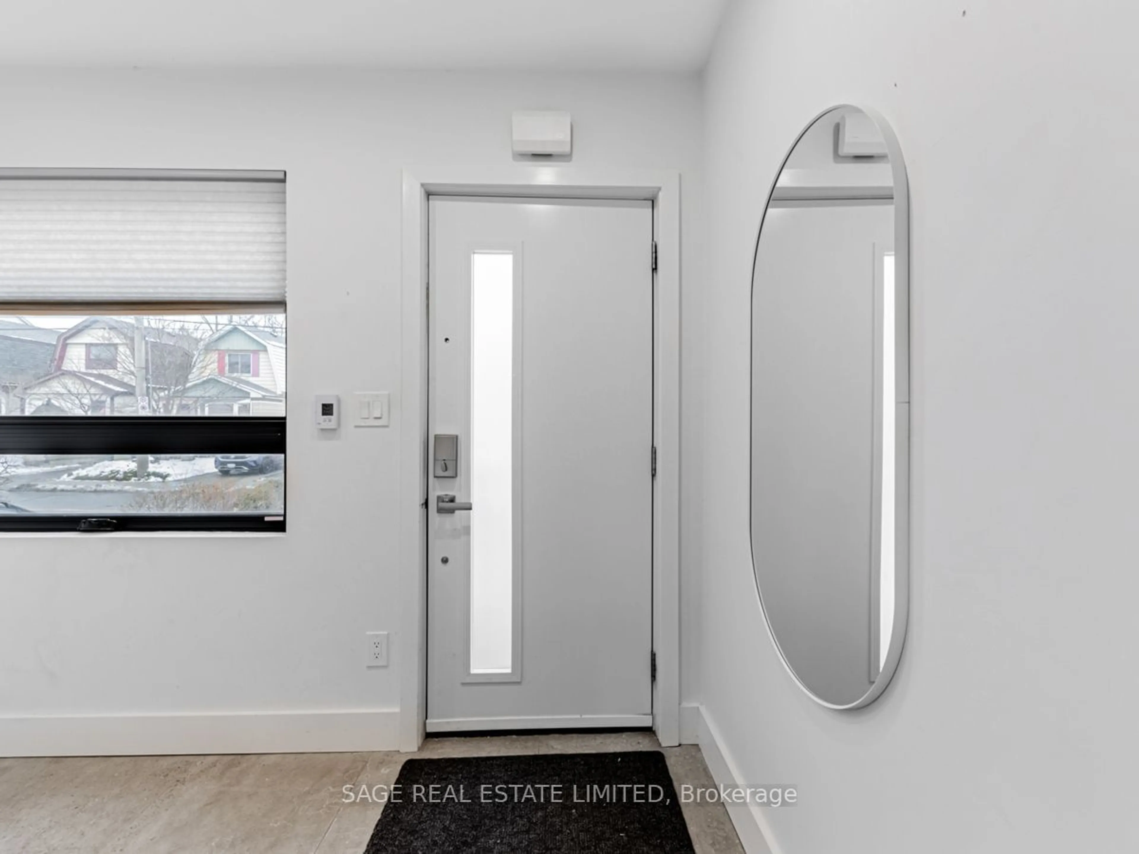 Indoor entryway for 237 Lumsden Ave, Toronto Ontario M4C 2K5