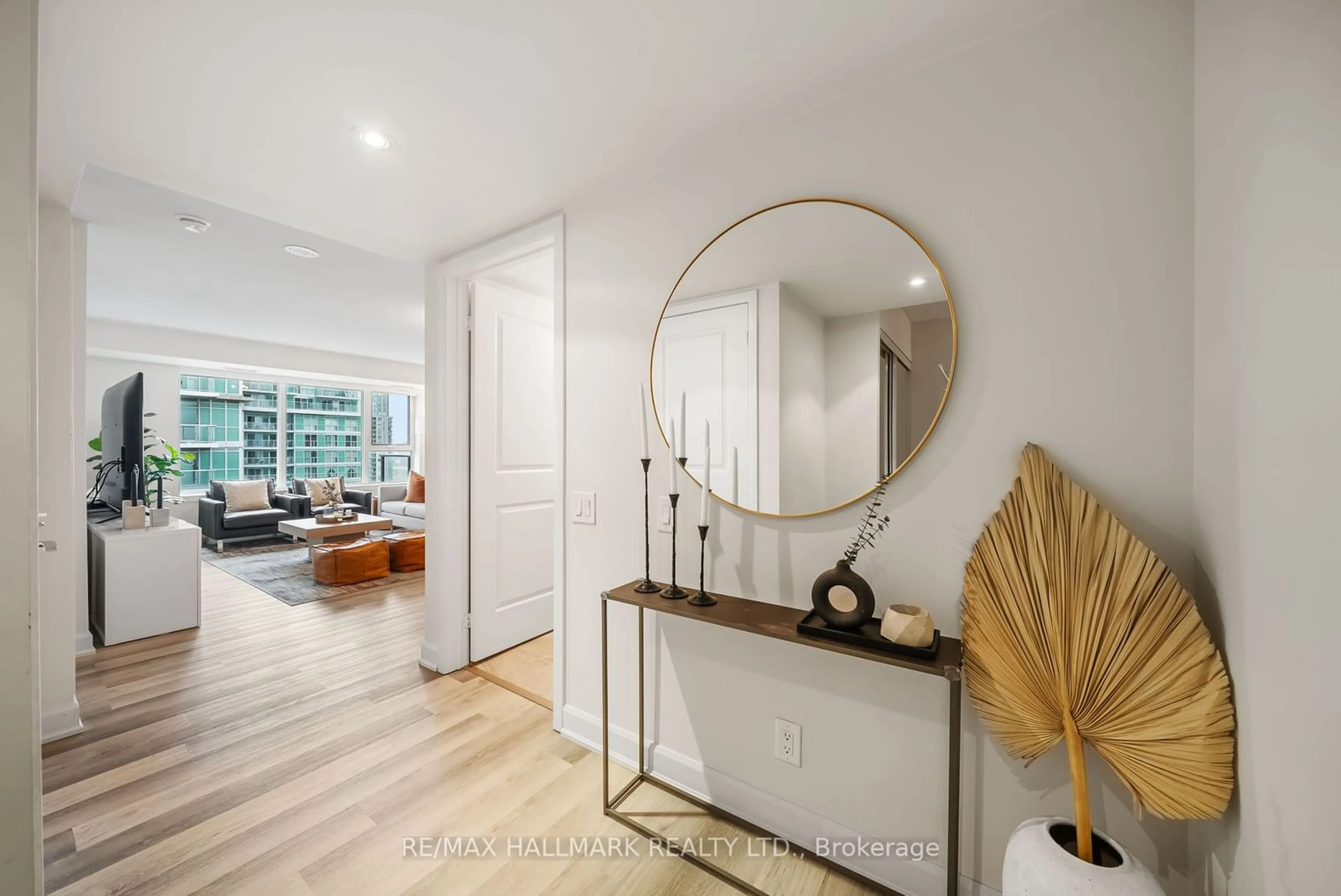 Indoor entryway for 25 Town Centre Crt #3110, Toronto Ontario M1P 0B4