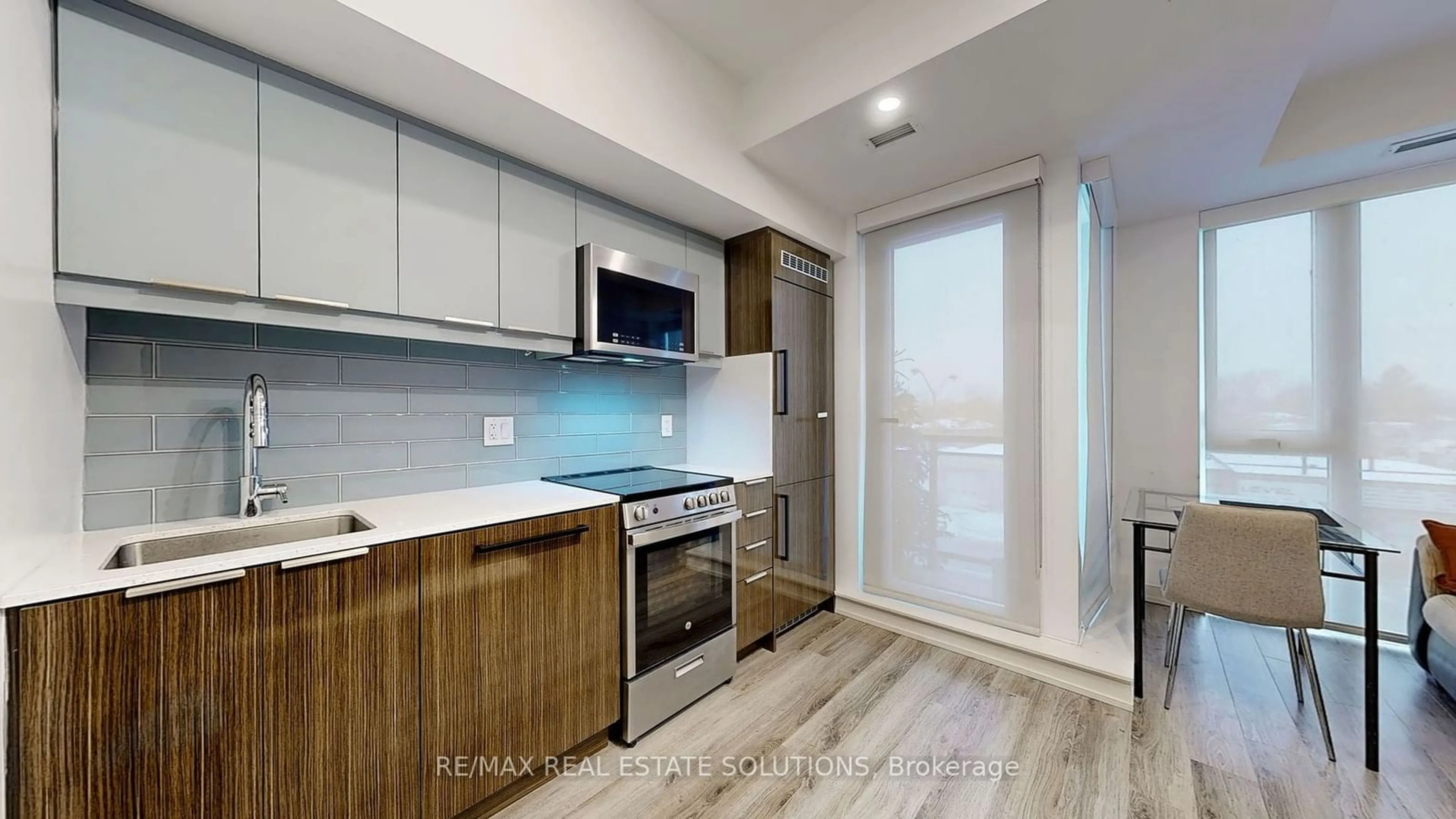 Standard kitchen, wood/laminate floor for 90 Glen Everest Rd #407, Toronto Ontario M1N 0C3