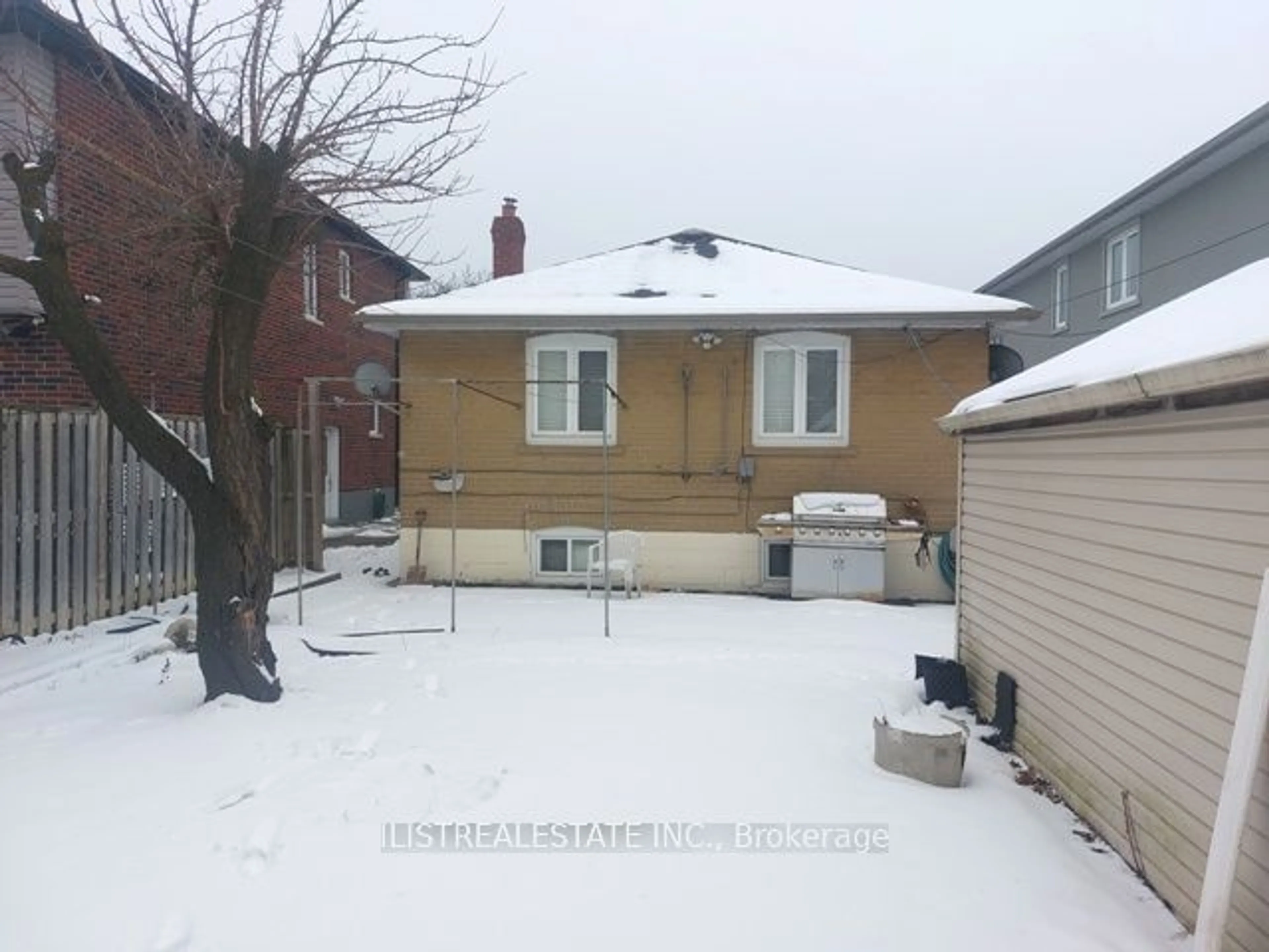 Patio, street for 8 Medonte Ave, Toronto Ontario M1L 1Z3