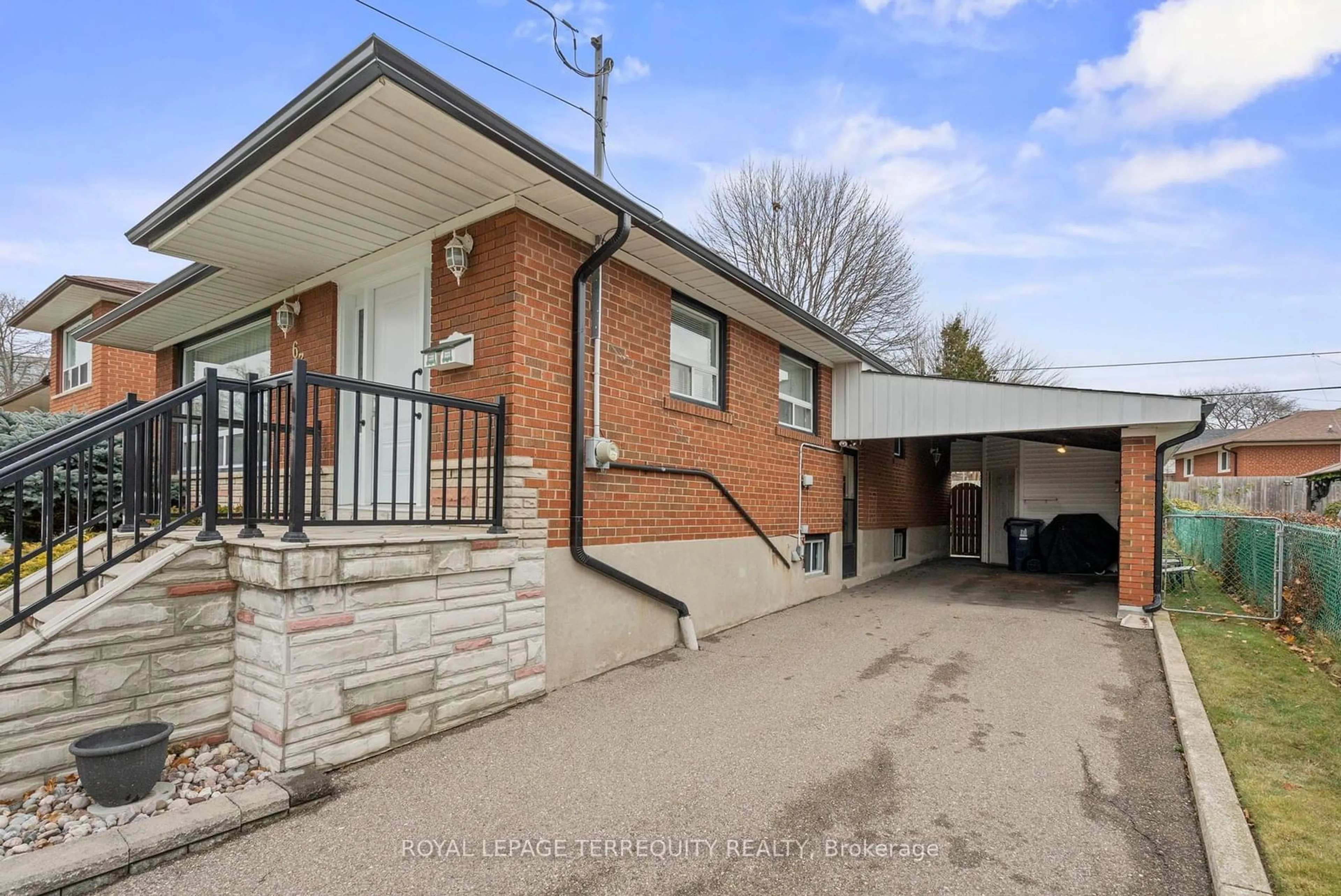 A pic from outside/outdoor area/front of a property/back of a property/a pic from drone, unknown for 63 Packard Blvd, Toronto Ontario M1P 4K6