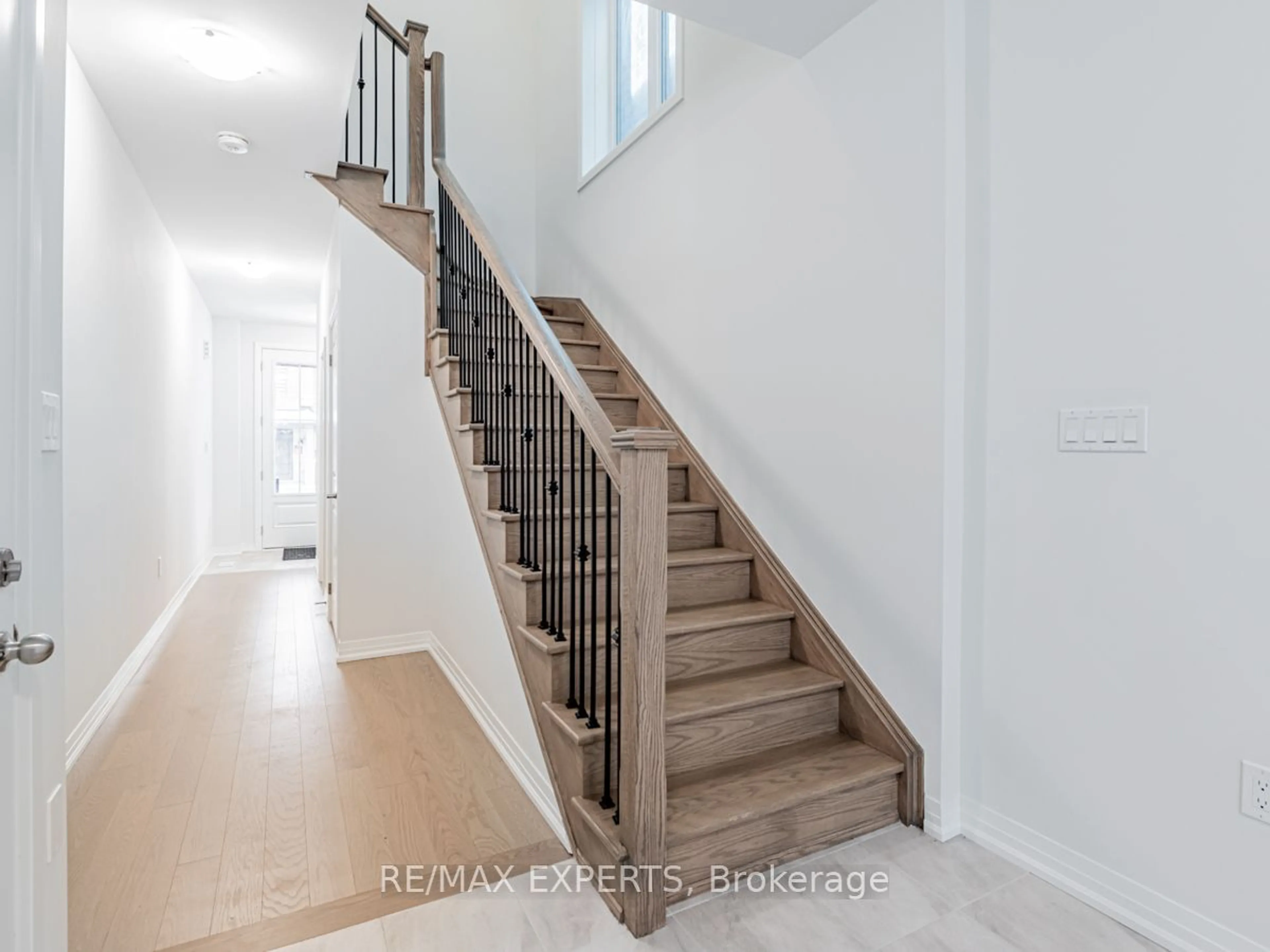 Stairs for 2934 Nakina St, Pickering Ontario L1X 0P7