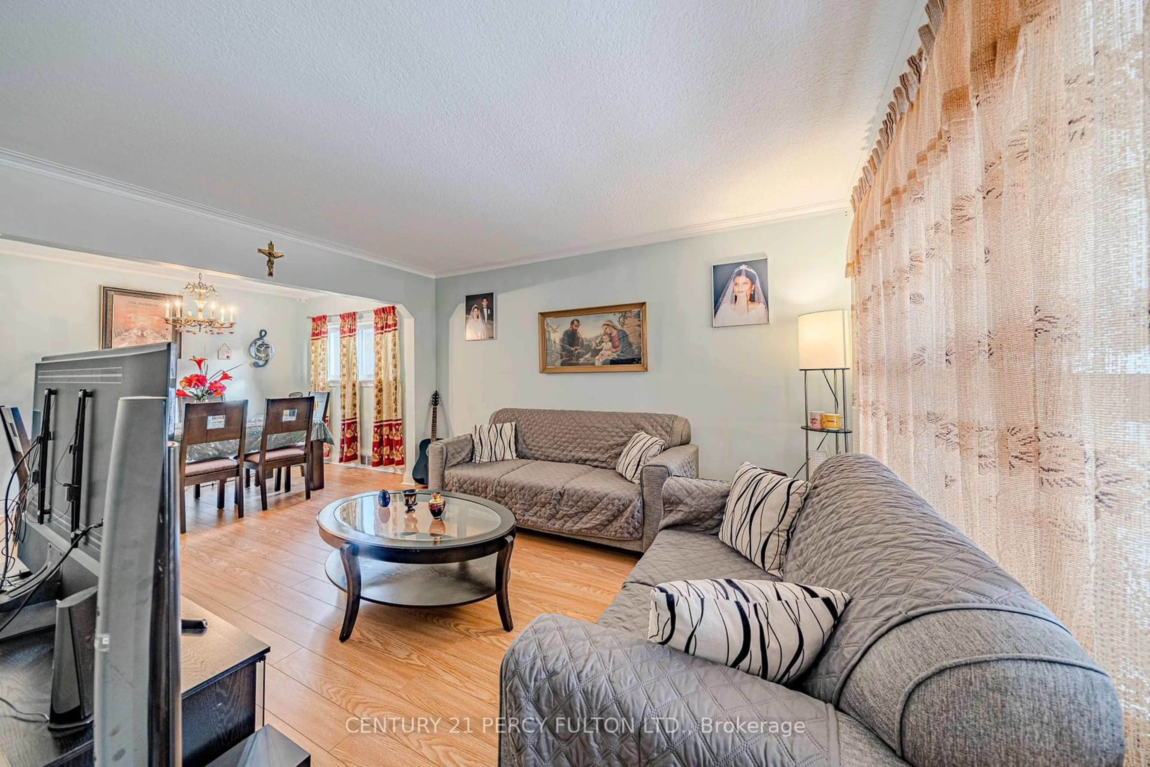 Living room with furniture, unknown for 63 Midland Ave, Toronto Ontario M1N 3Z8